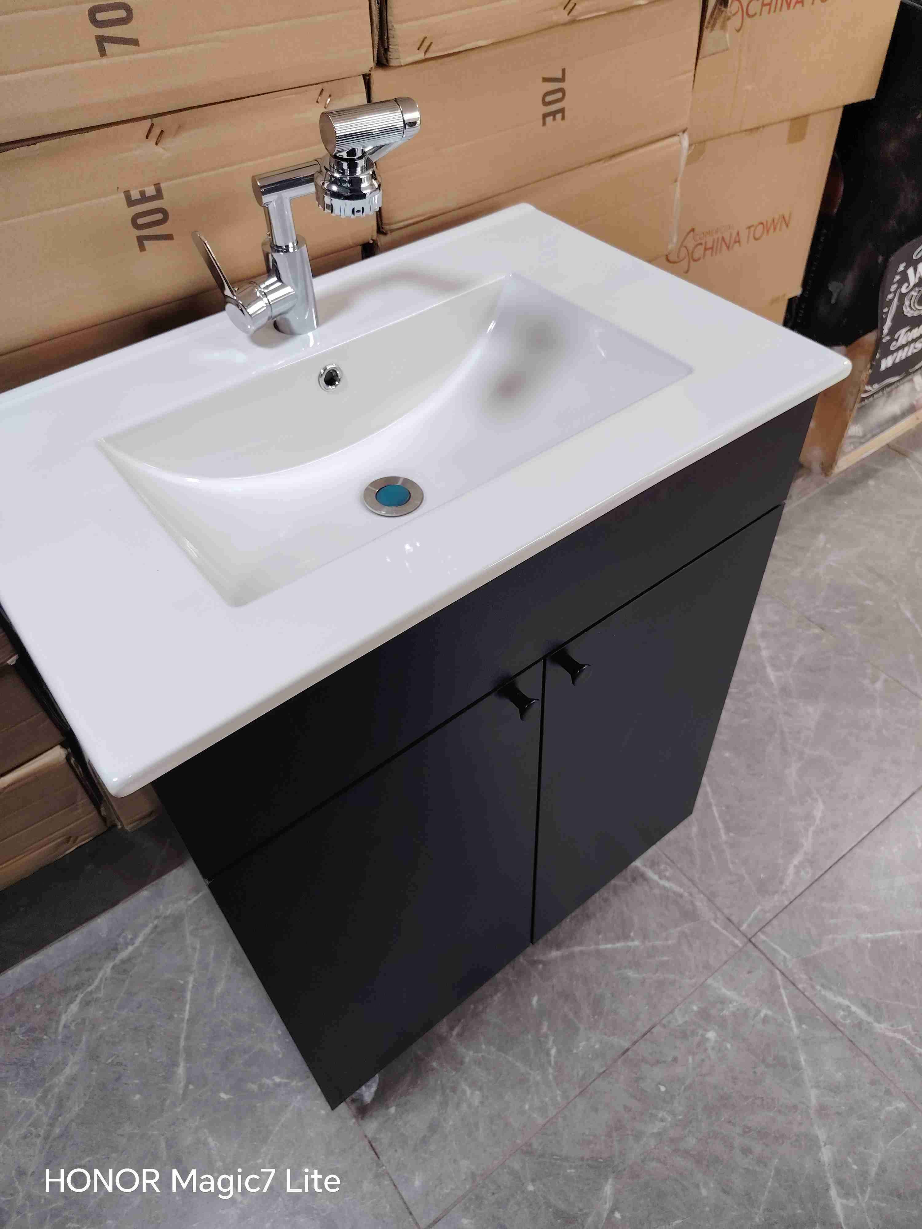 Lavamanos con mueble negro