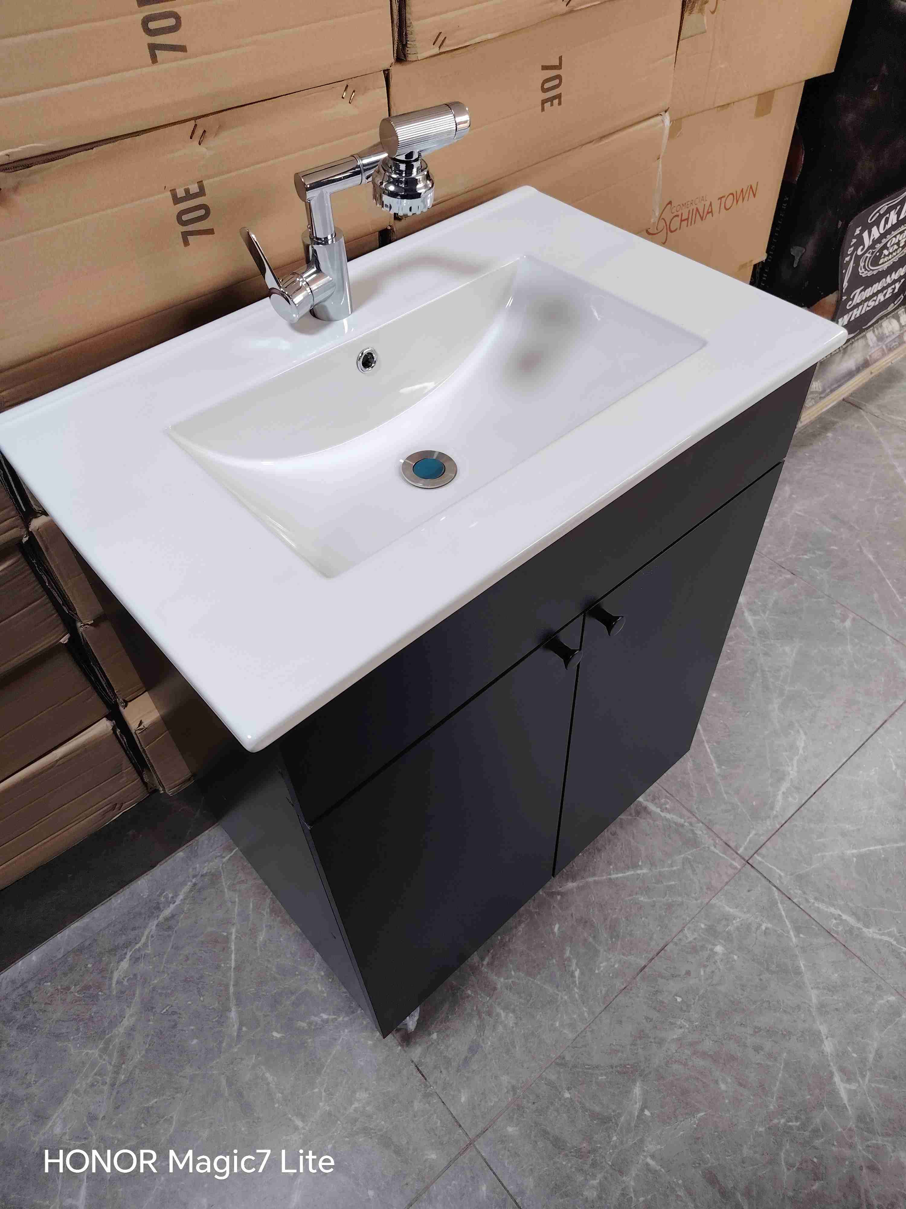 Lavamanos con mueble negro - 2