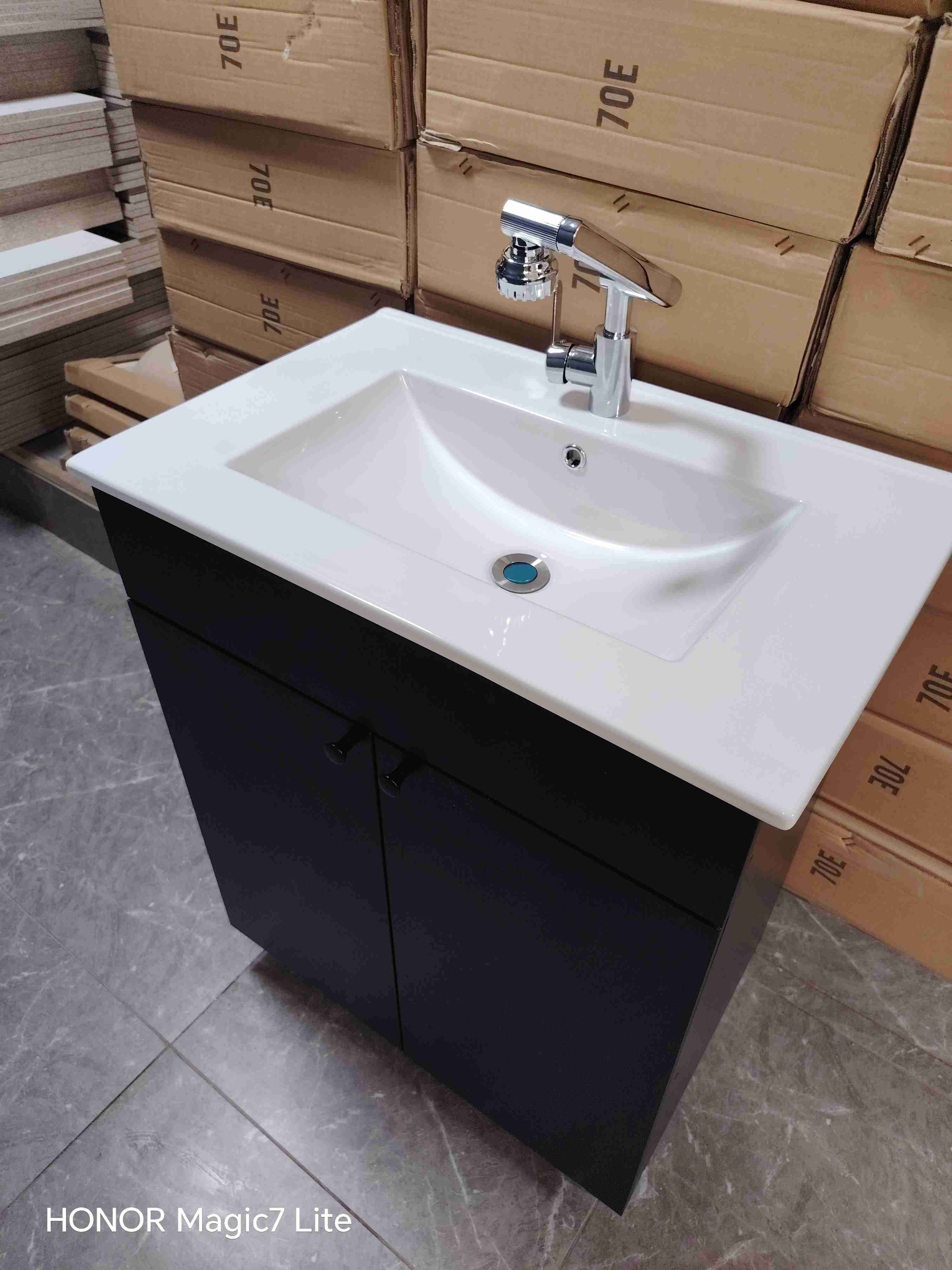 Lavamanos con mueble negro - 3