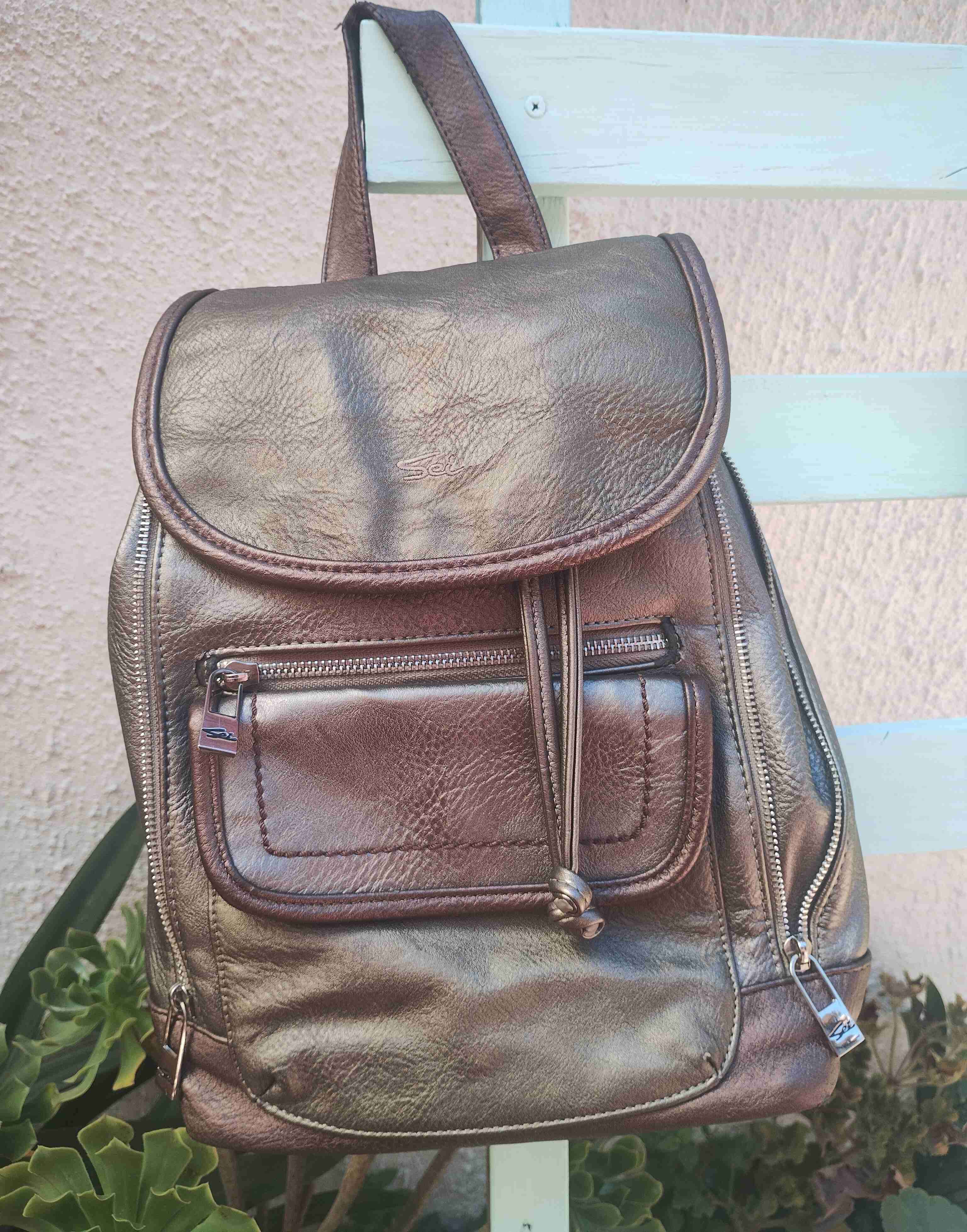 Mochila de cuero marrón