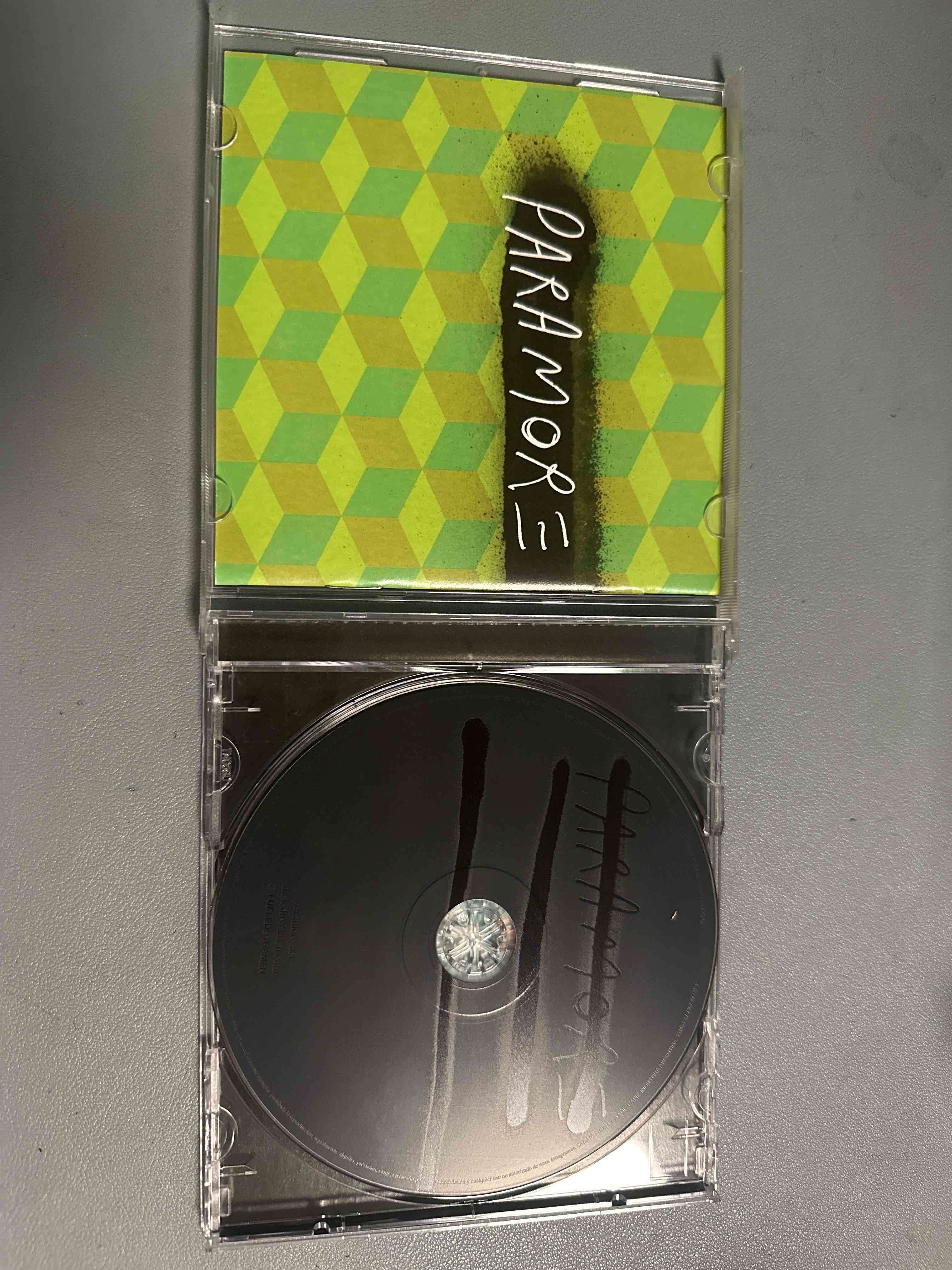 CD Paramore homónimo - miniatura 3
