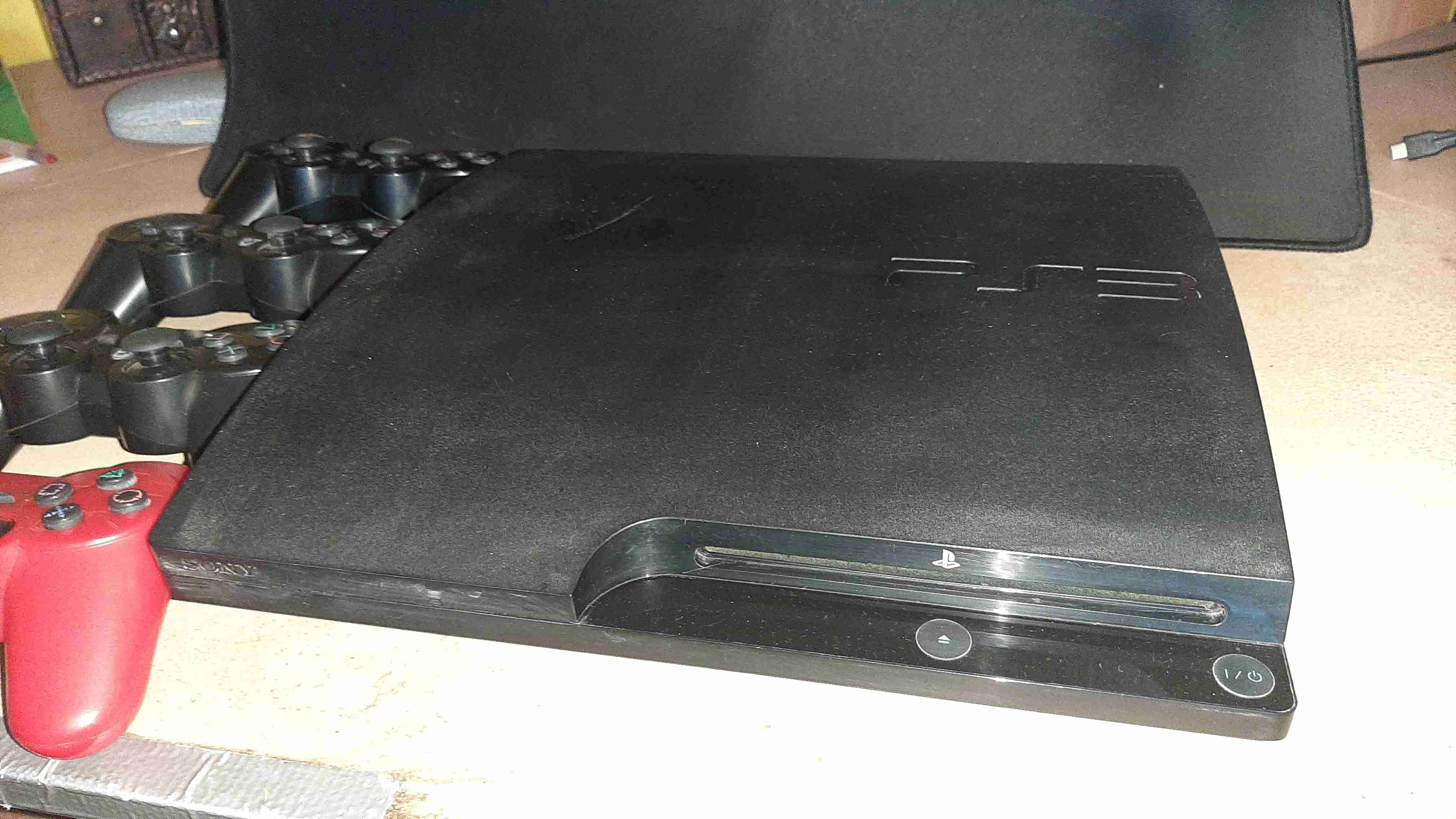 Consola PS3 con 4 controles - miniatura 2