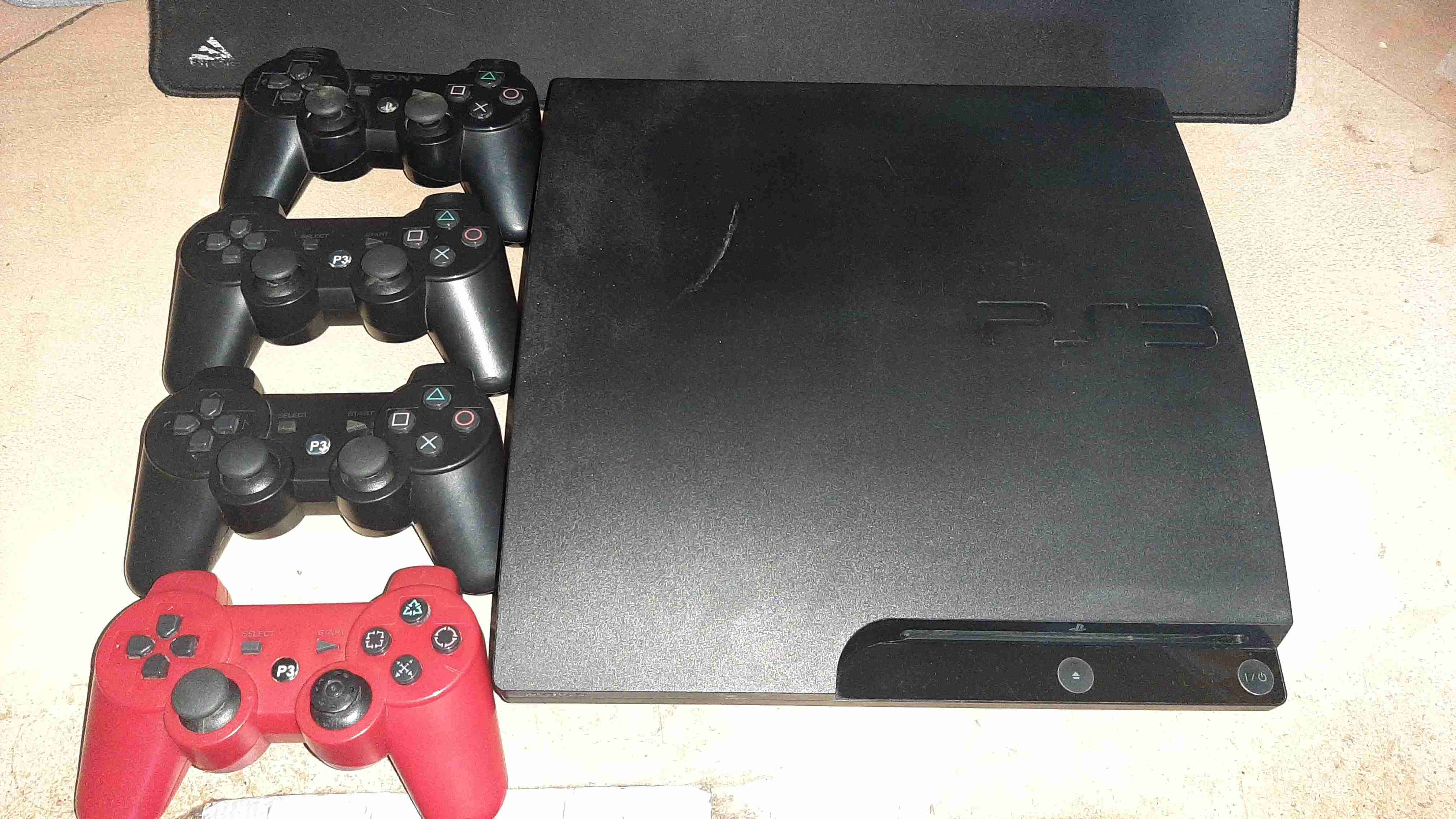 Consola PS3 con 4 controles - miniatura 3