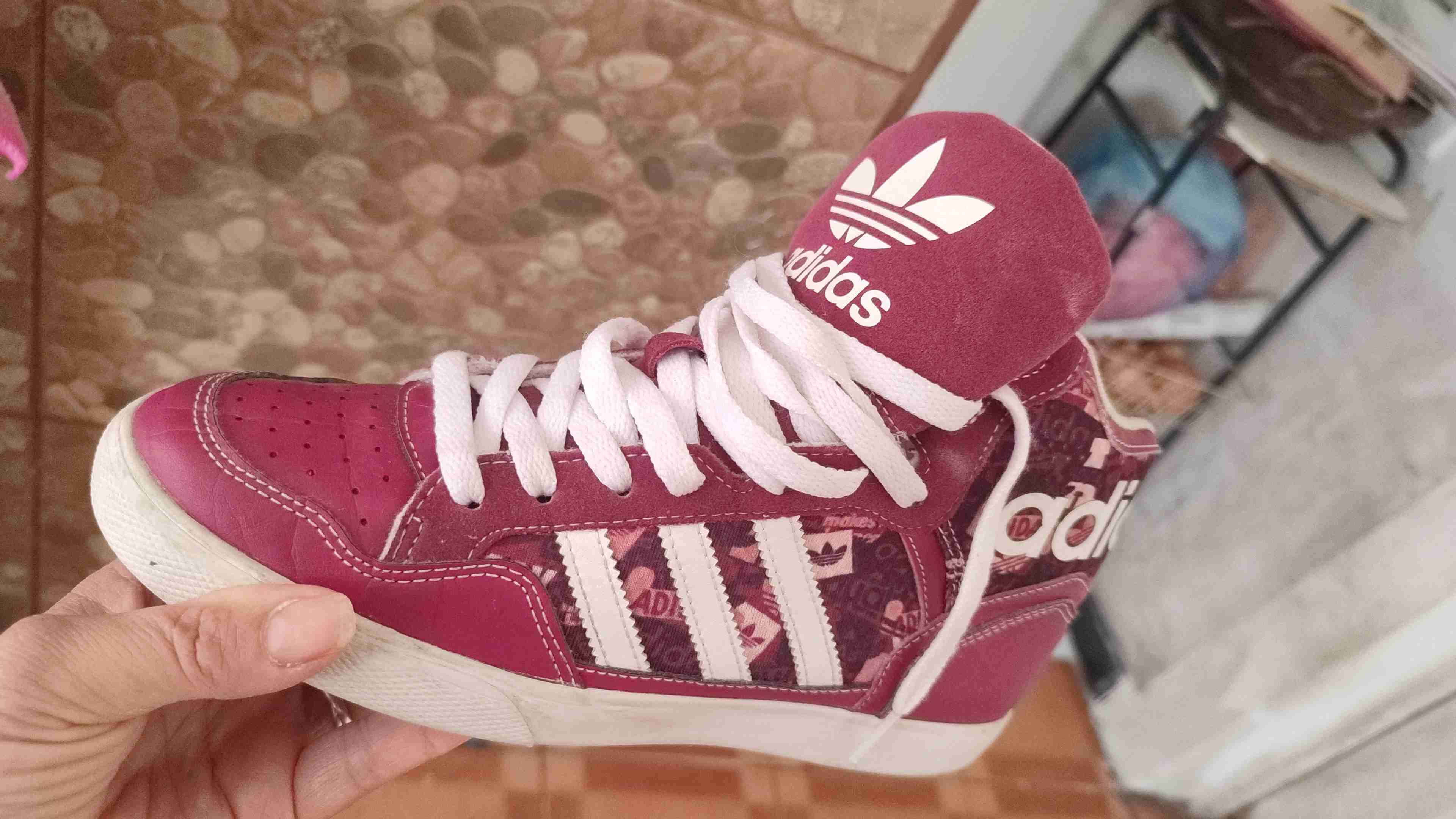 Zapatillas de mujer a la moda - miniatura 2