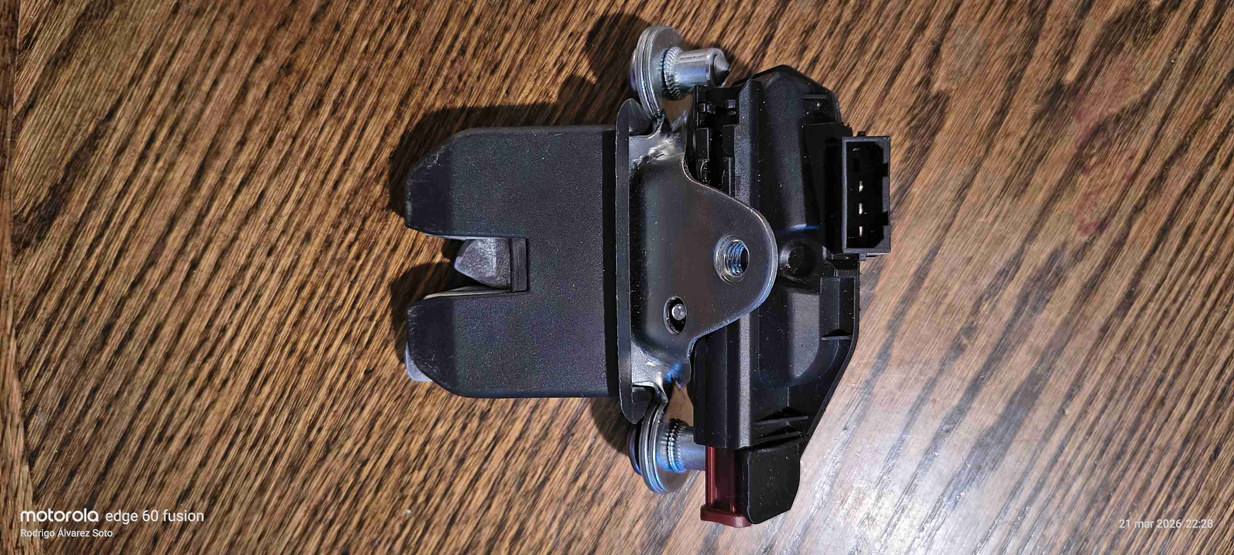 Cerradura electrica maletero VW Polo Sedan