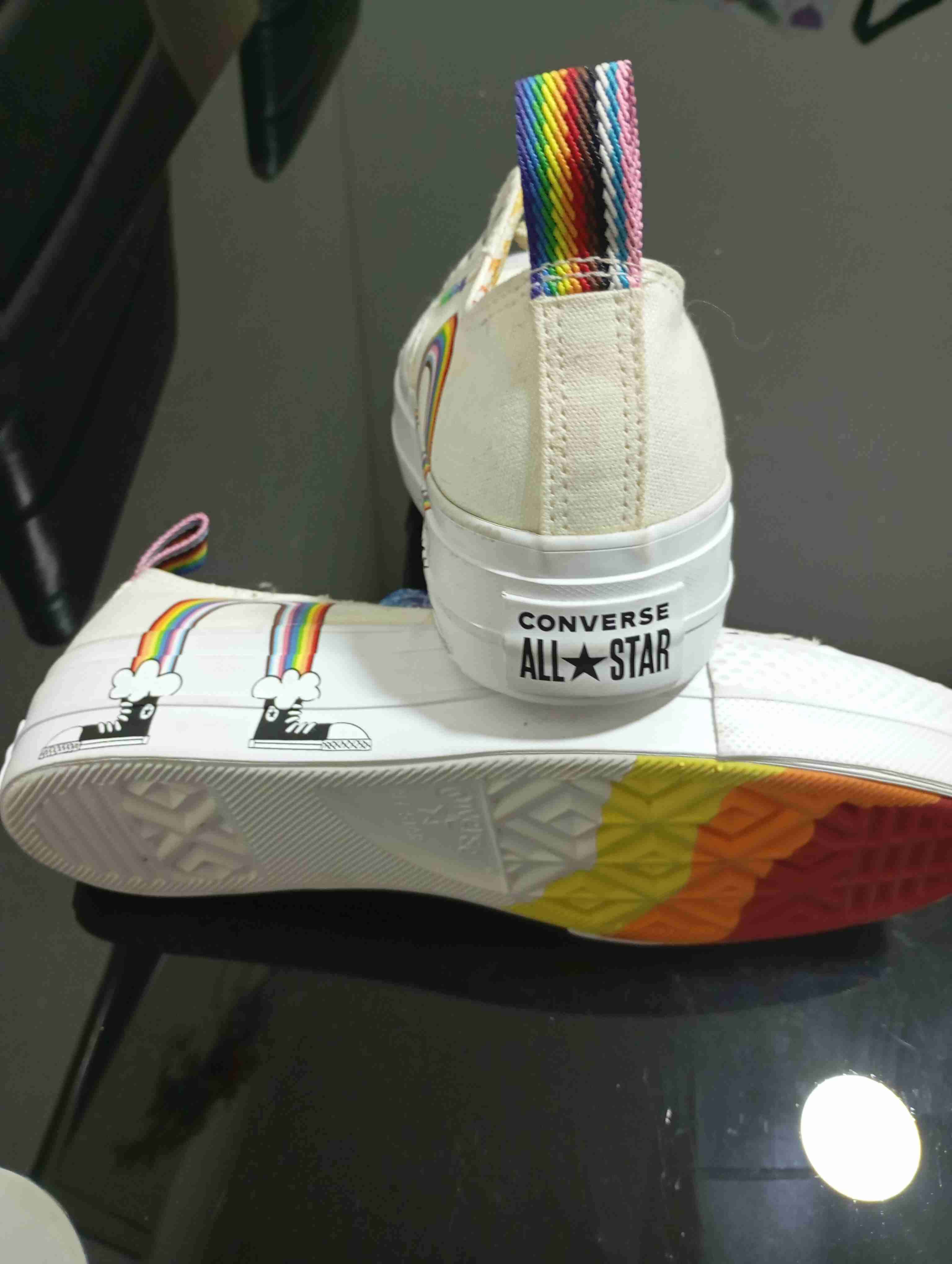 Zapatillas Converse blancas con arcoíris - miniatura 2