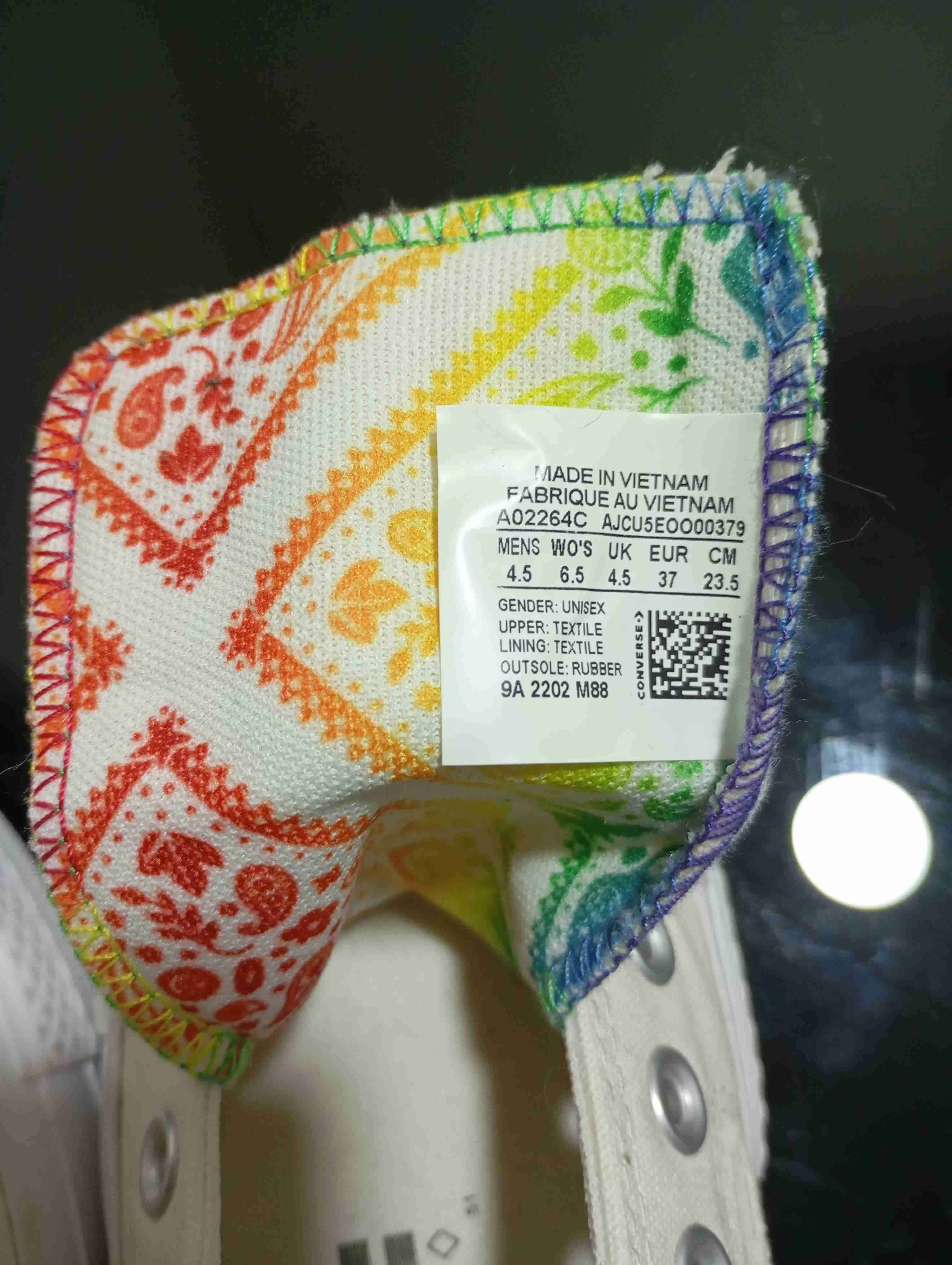 Zapatillas Converse blancas con arcoíris - miniatura 3