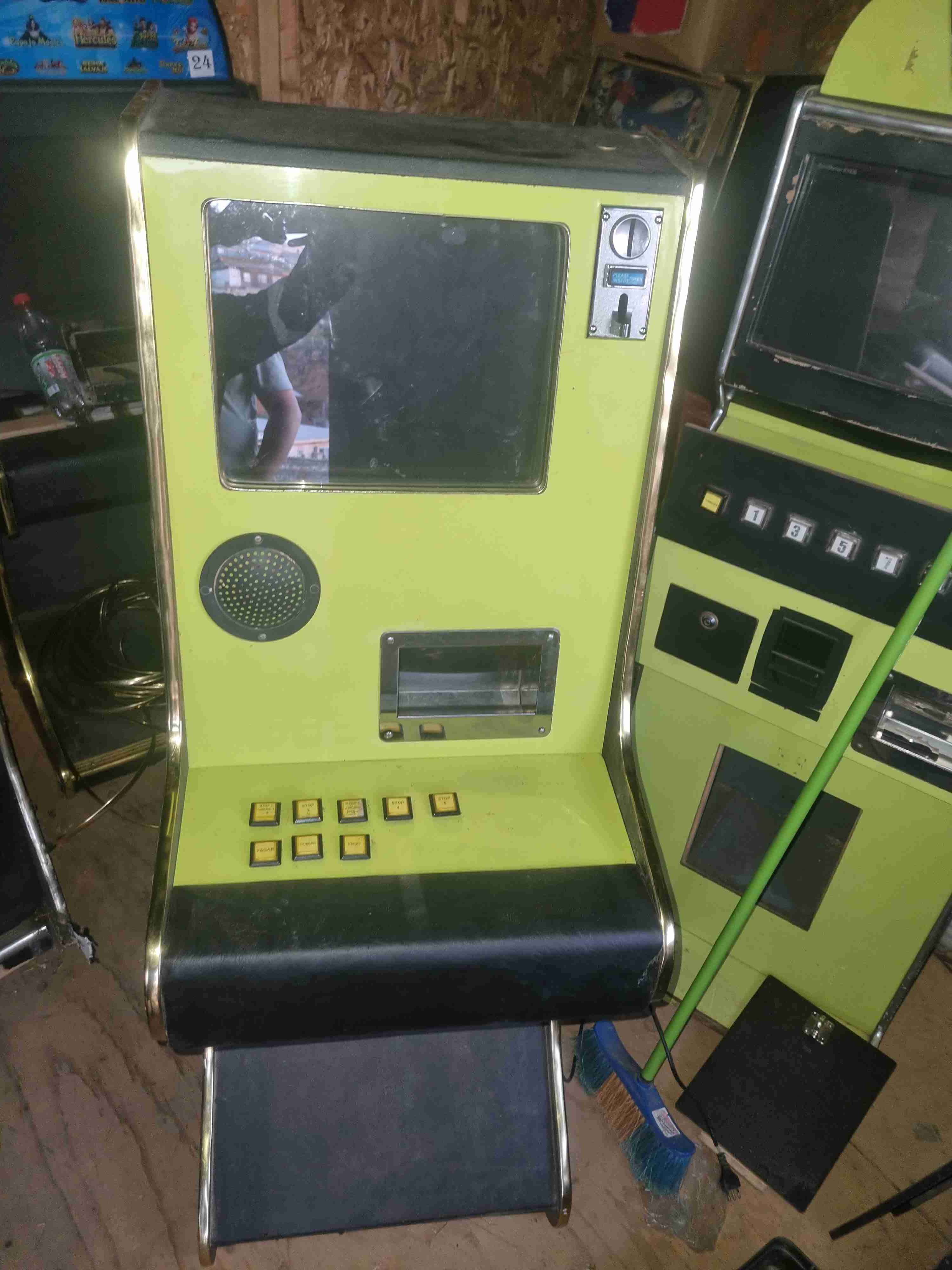 Máquinas tragamonedas Seminuevas y nuevos - miniatura 3