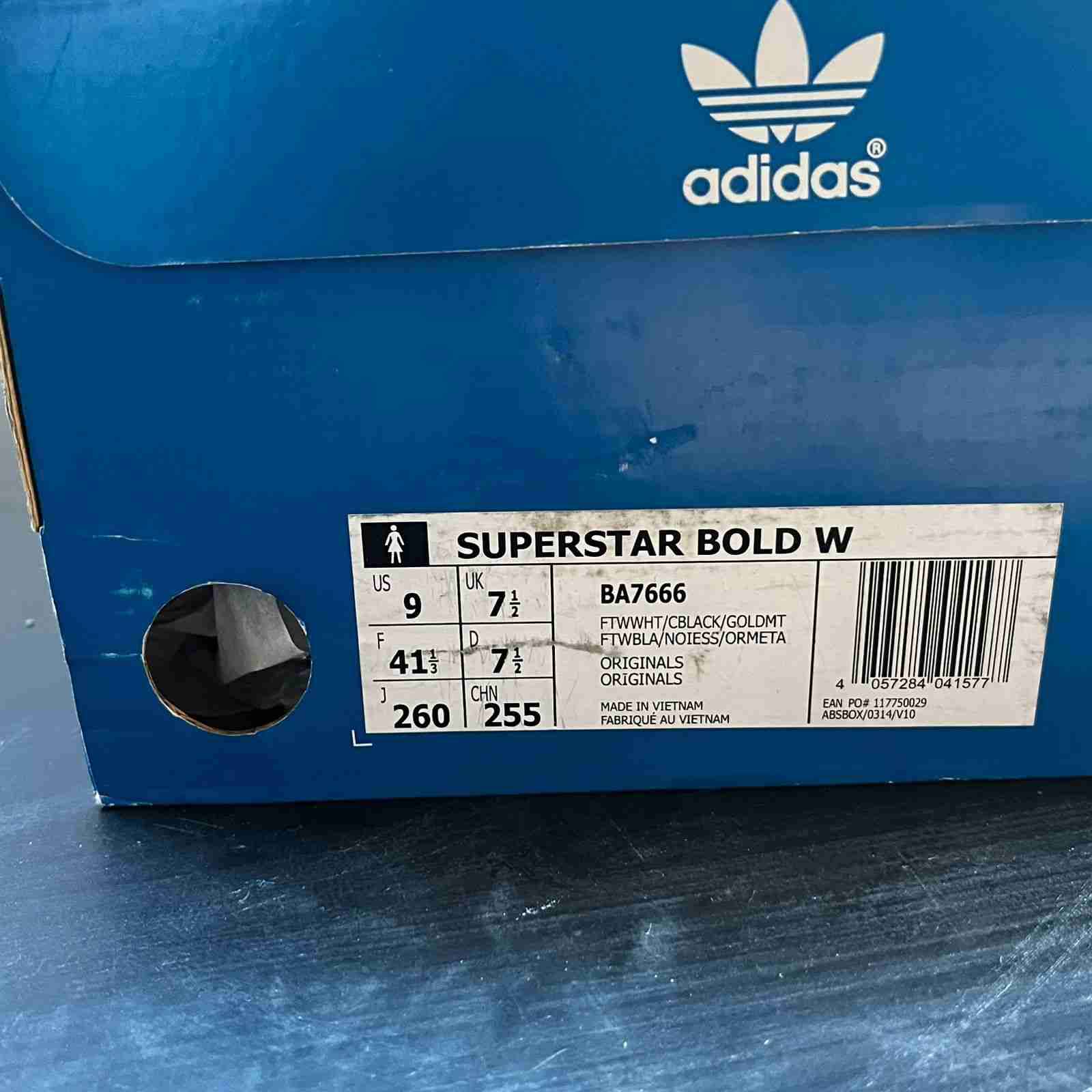 Zapatillas Adidas blancas y doradas - miniatura 5