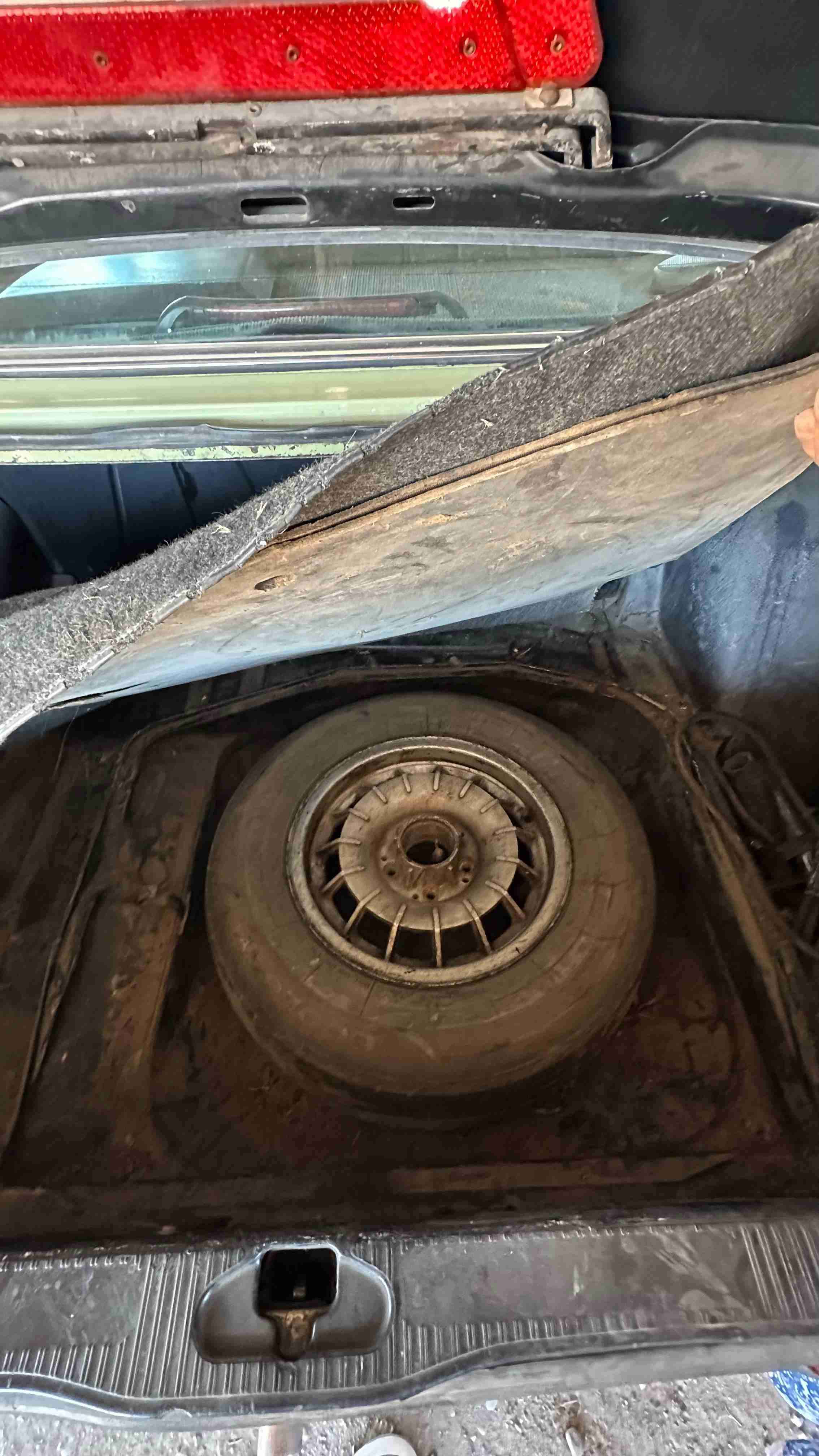 Auto clásico Mercedes-Benz 250 año1977 - miniatura 3