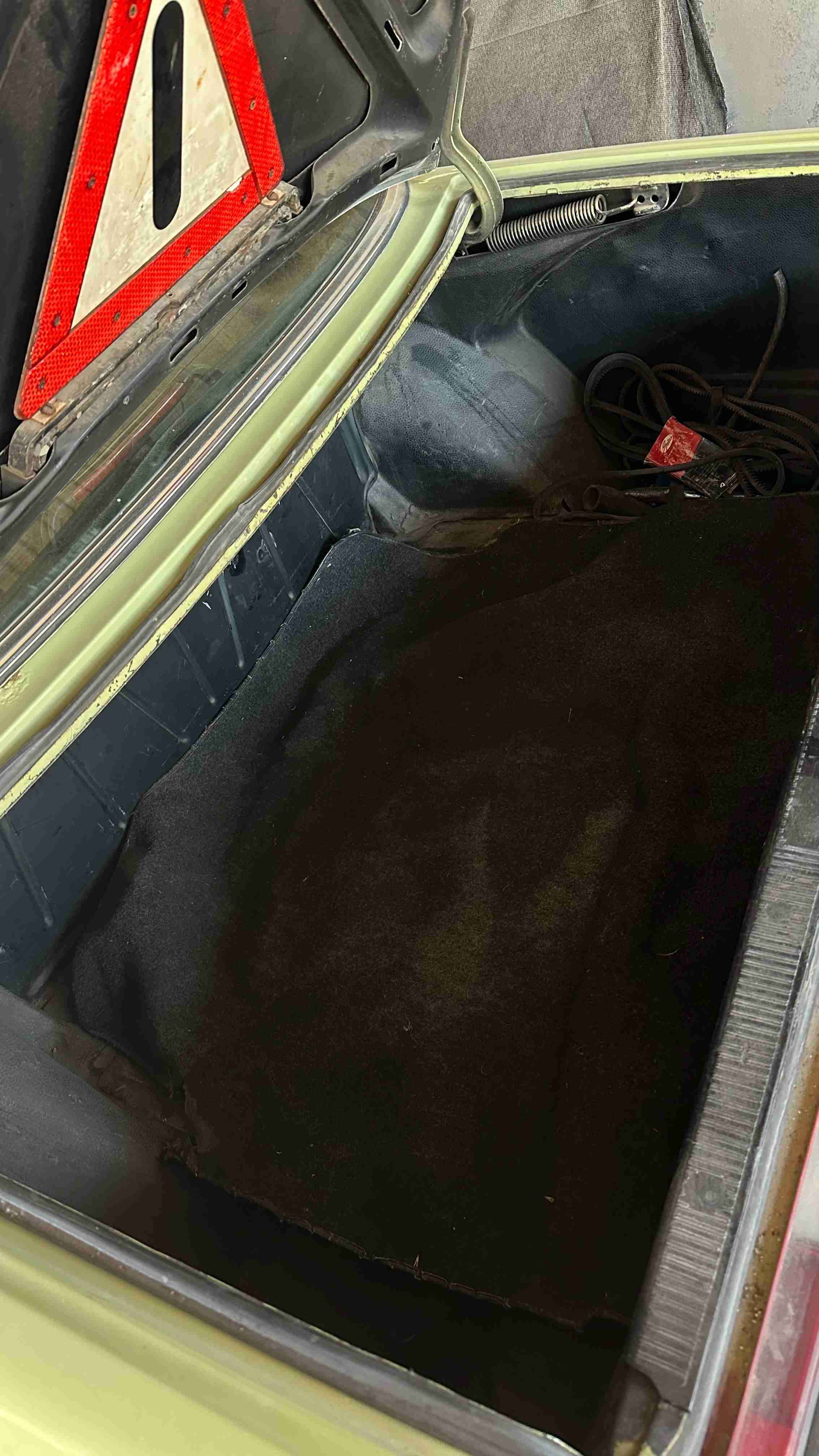 Auto clásico Mercedes-Benz 250 año1977 - miniatura 4