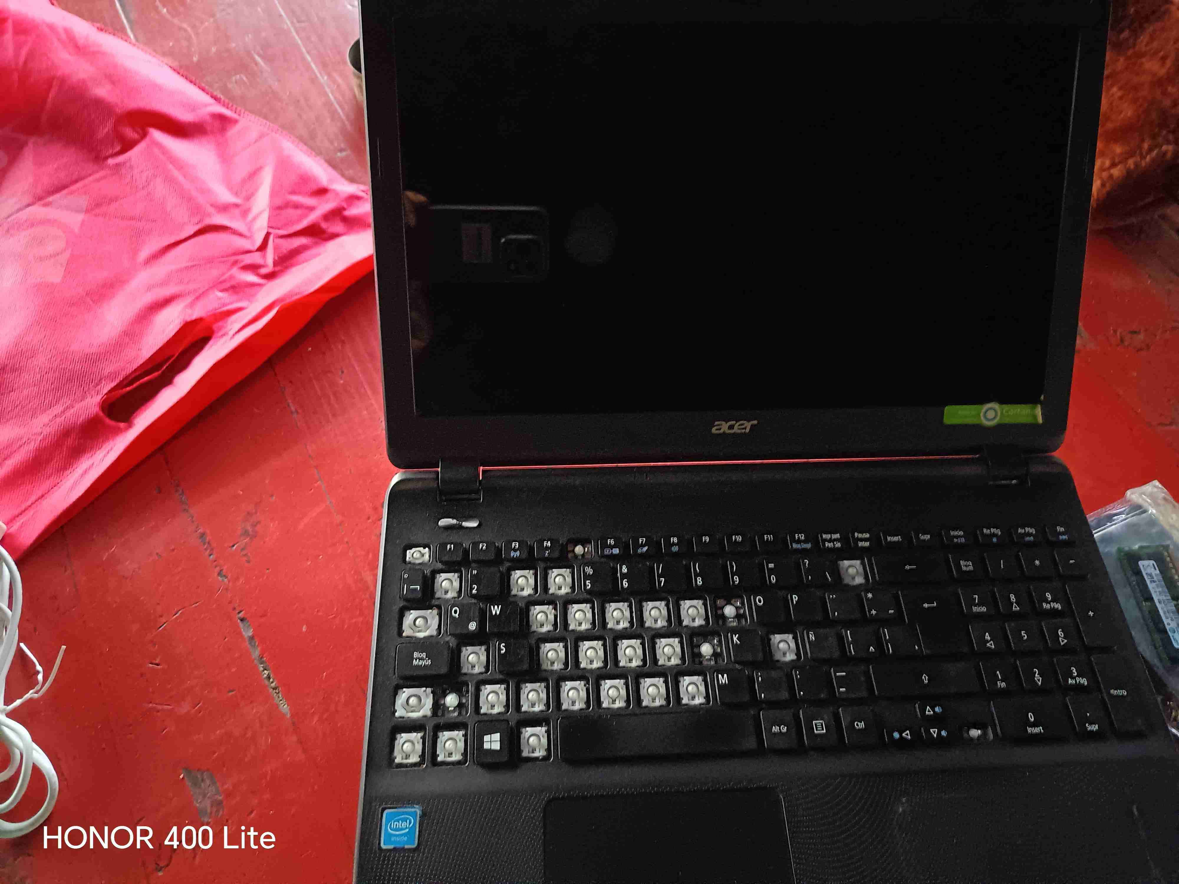 Notebook Acer modelo antiguo - miniatura 3