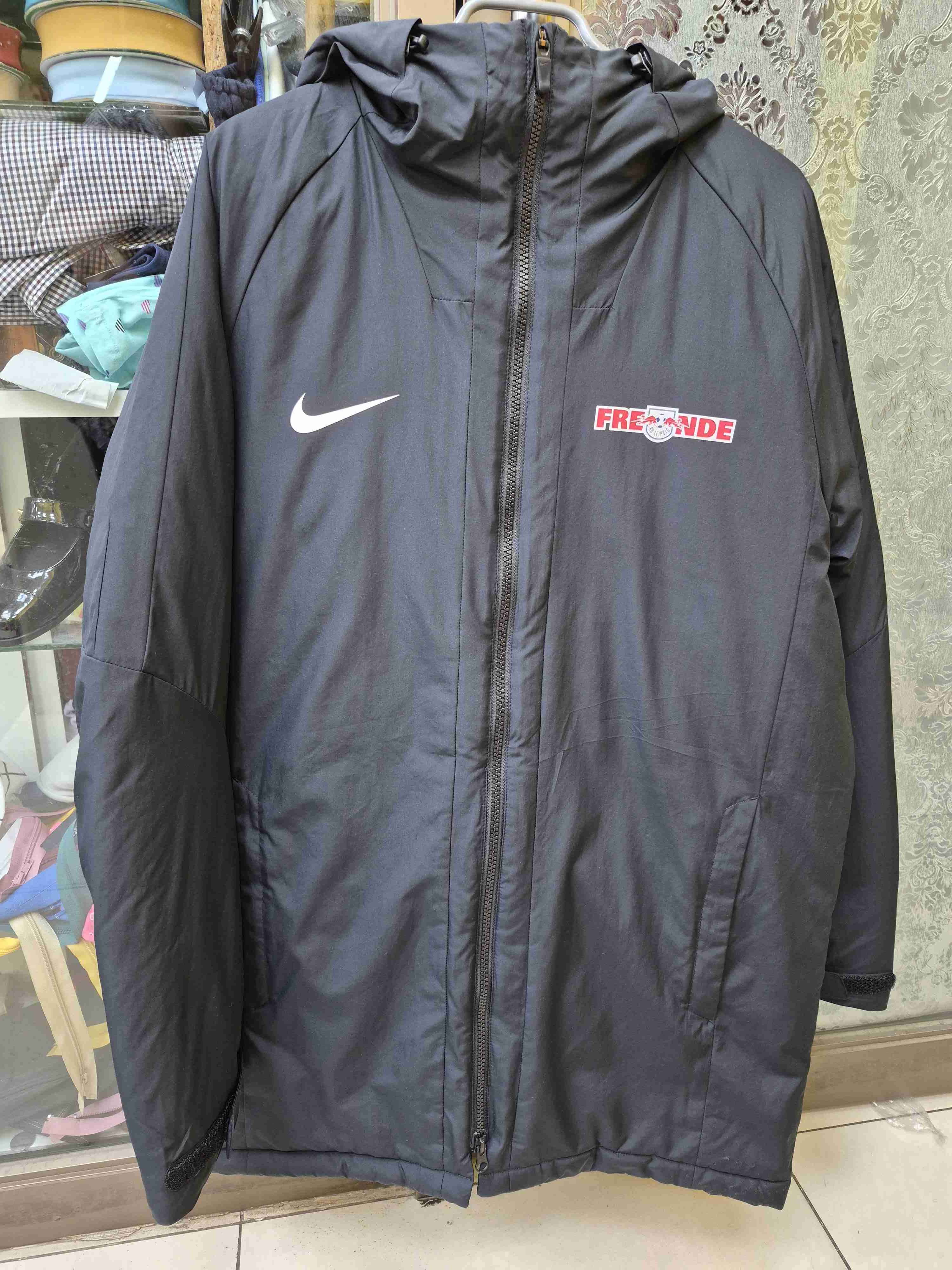 Parka negra con capucha Nike - miniatura 6