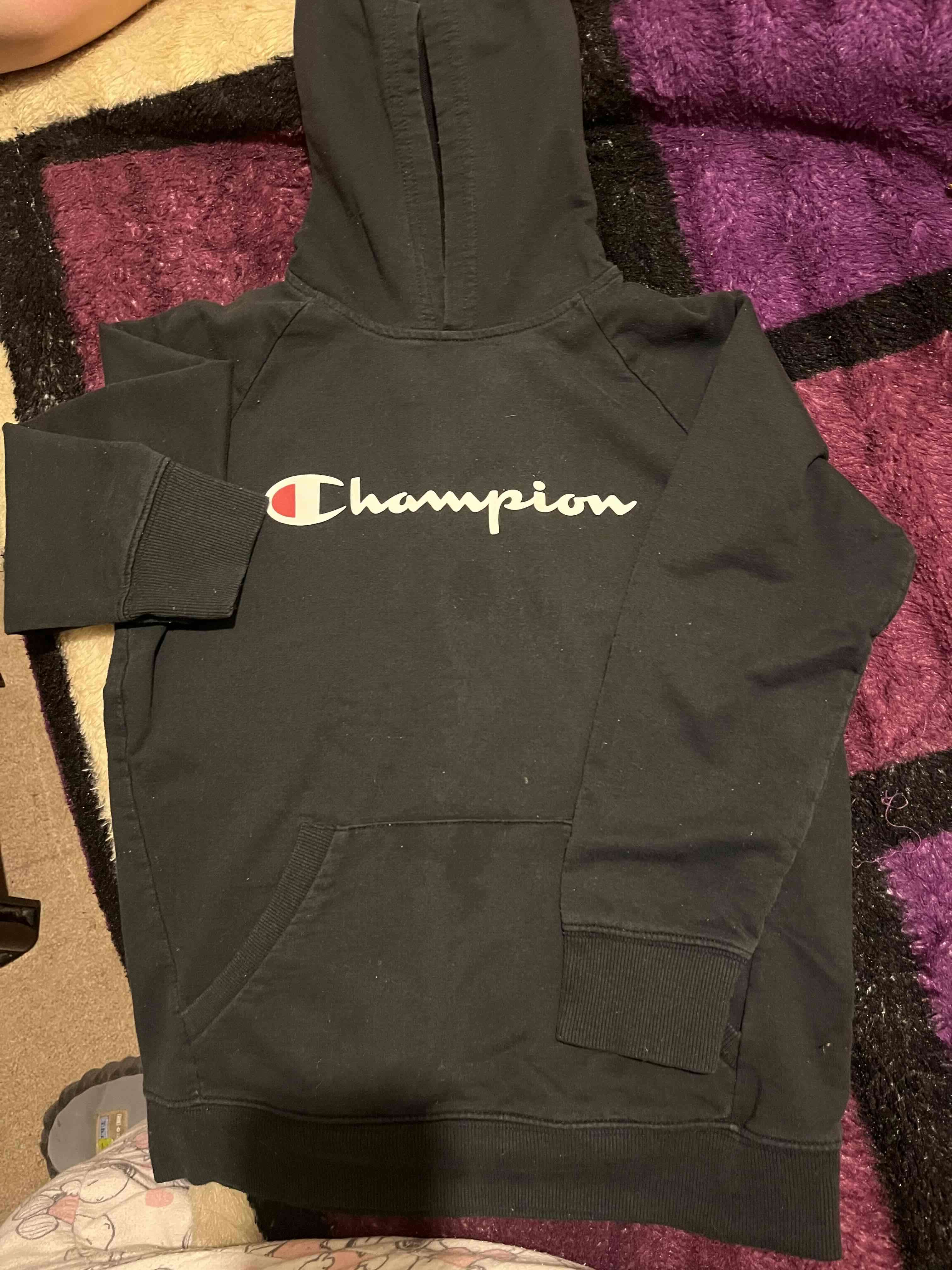 Polerón negro Champion con capucha