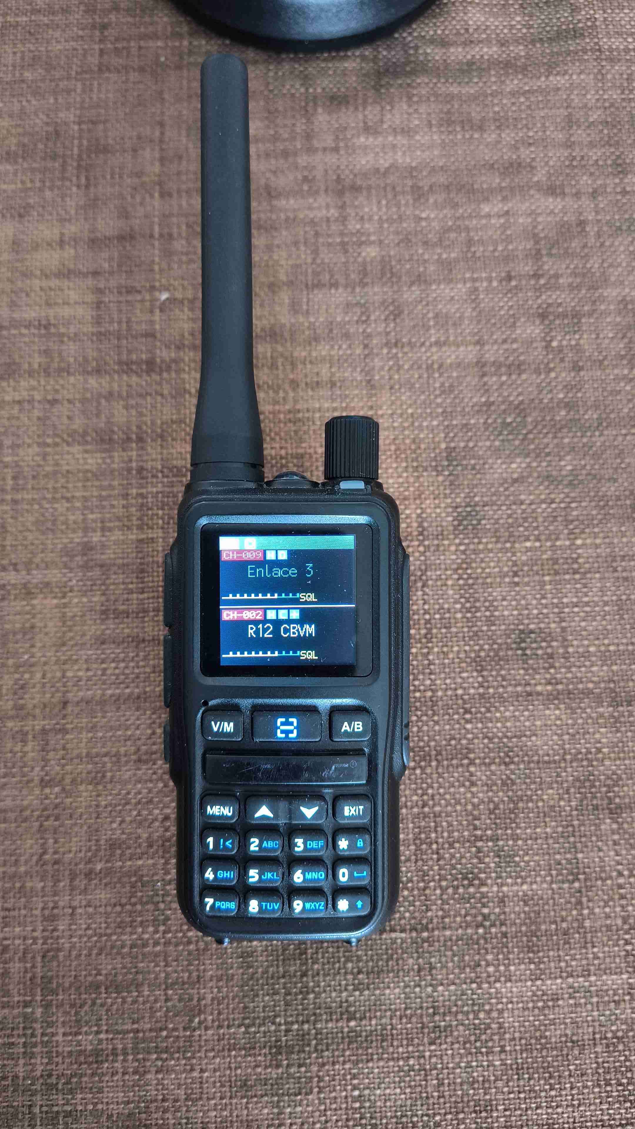 Radio portátil con pantalla digital