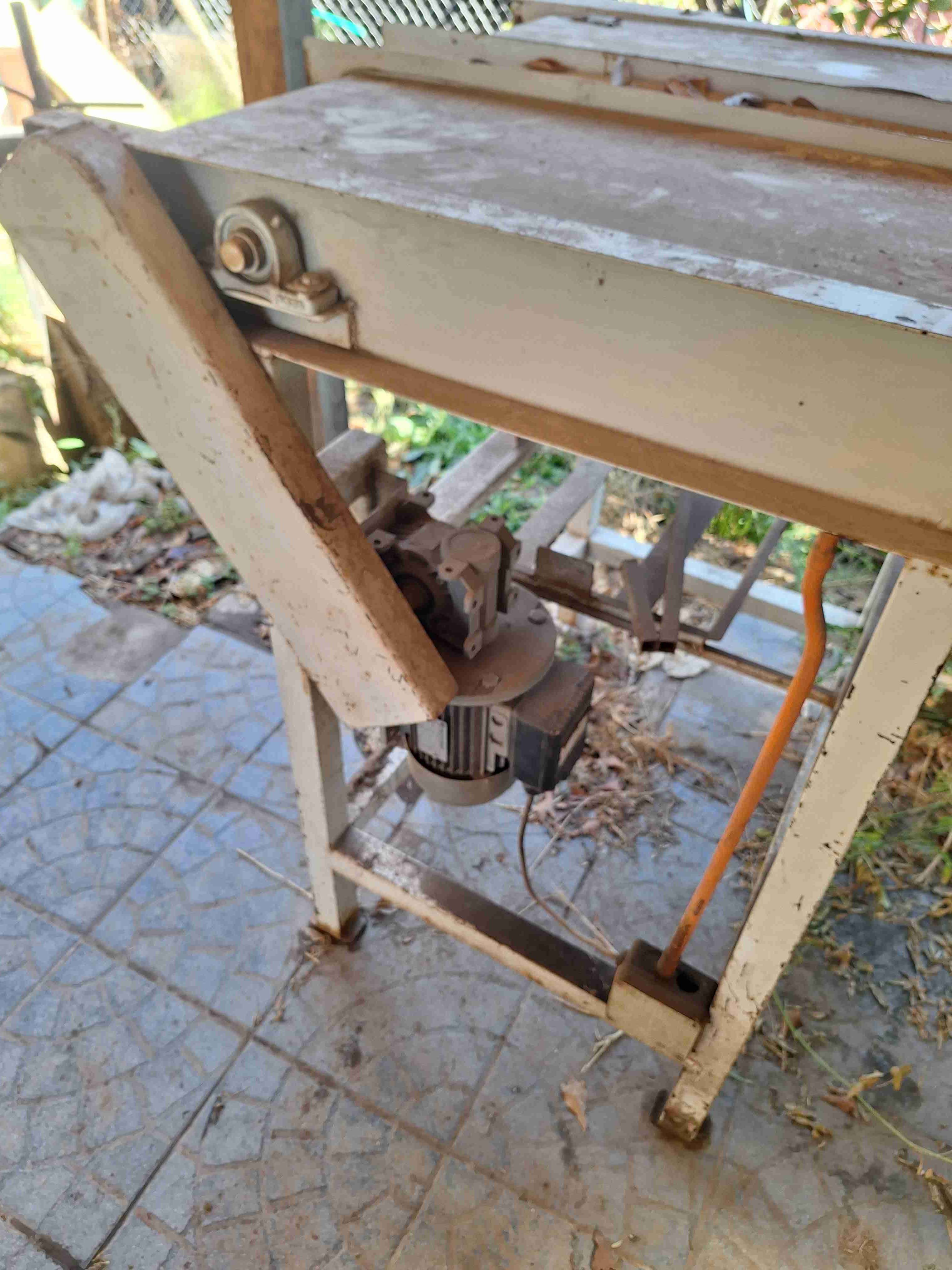 Mesa con cinta transportadora usada - miniatura 3