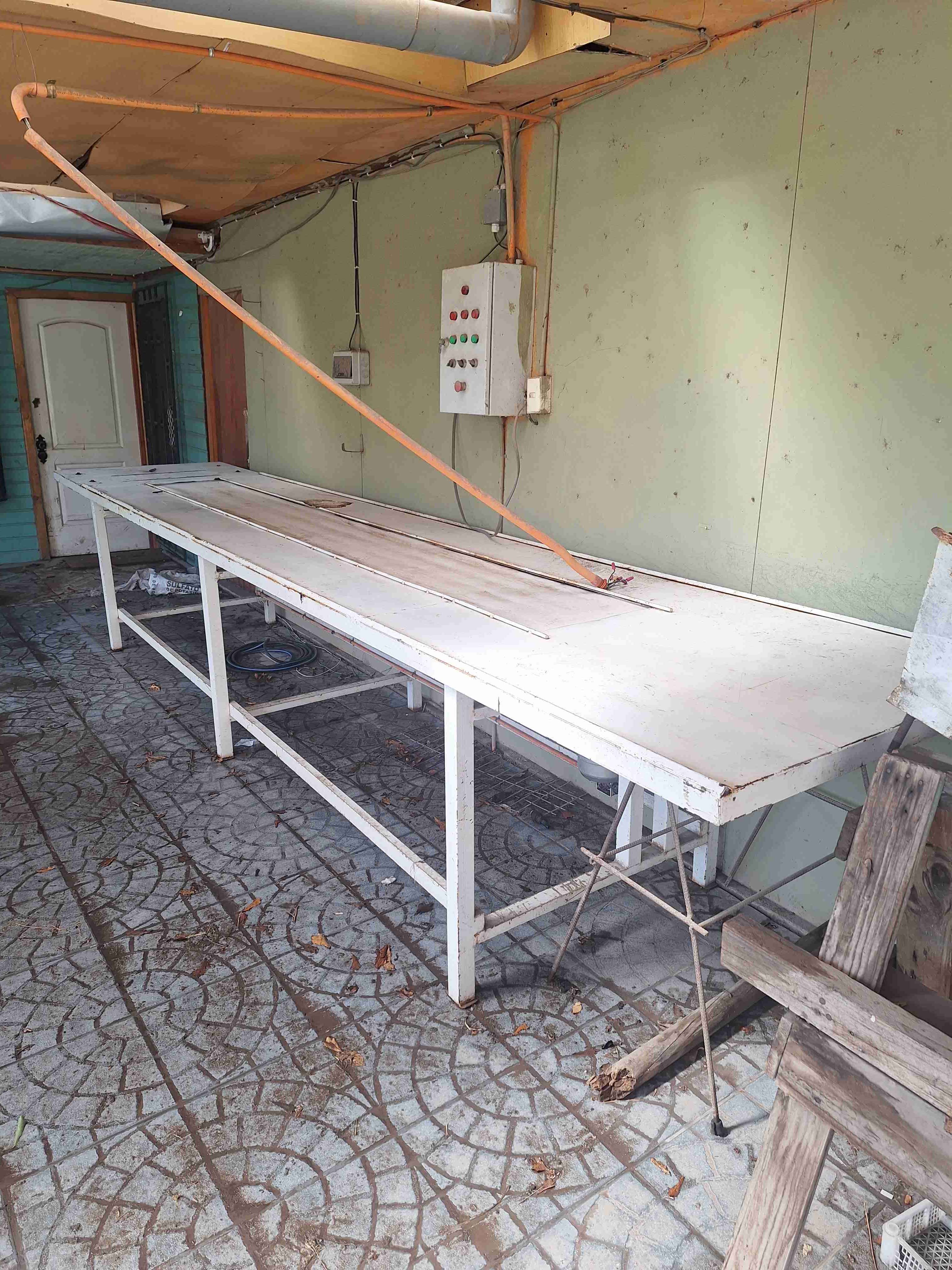 Mesa con cinta transportadora usada - miniatura 5