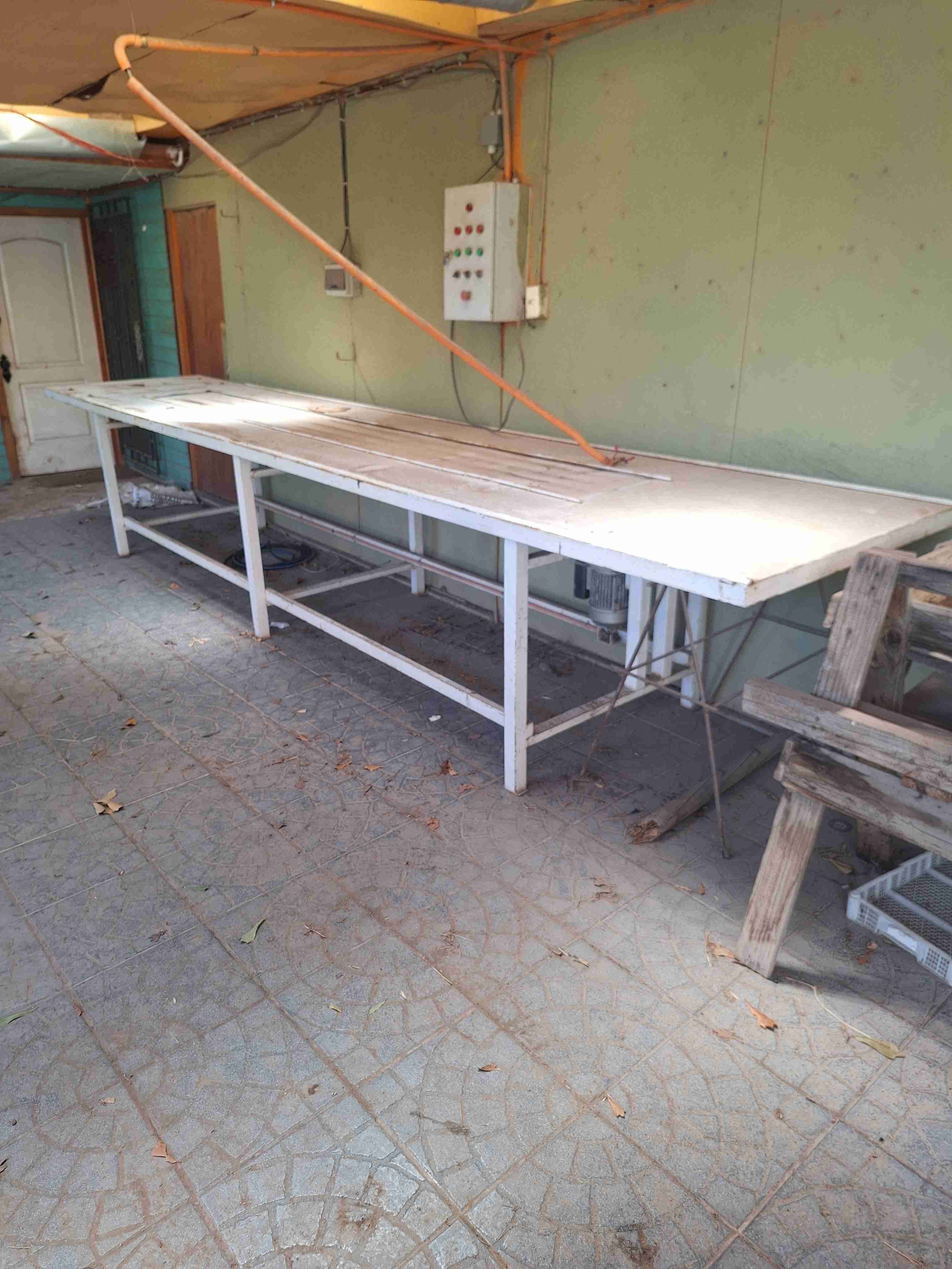 Mesa con cinta transportadora usada - miniatura 6