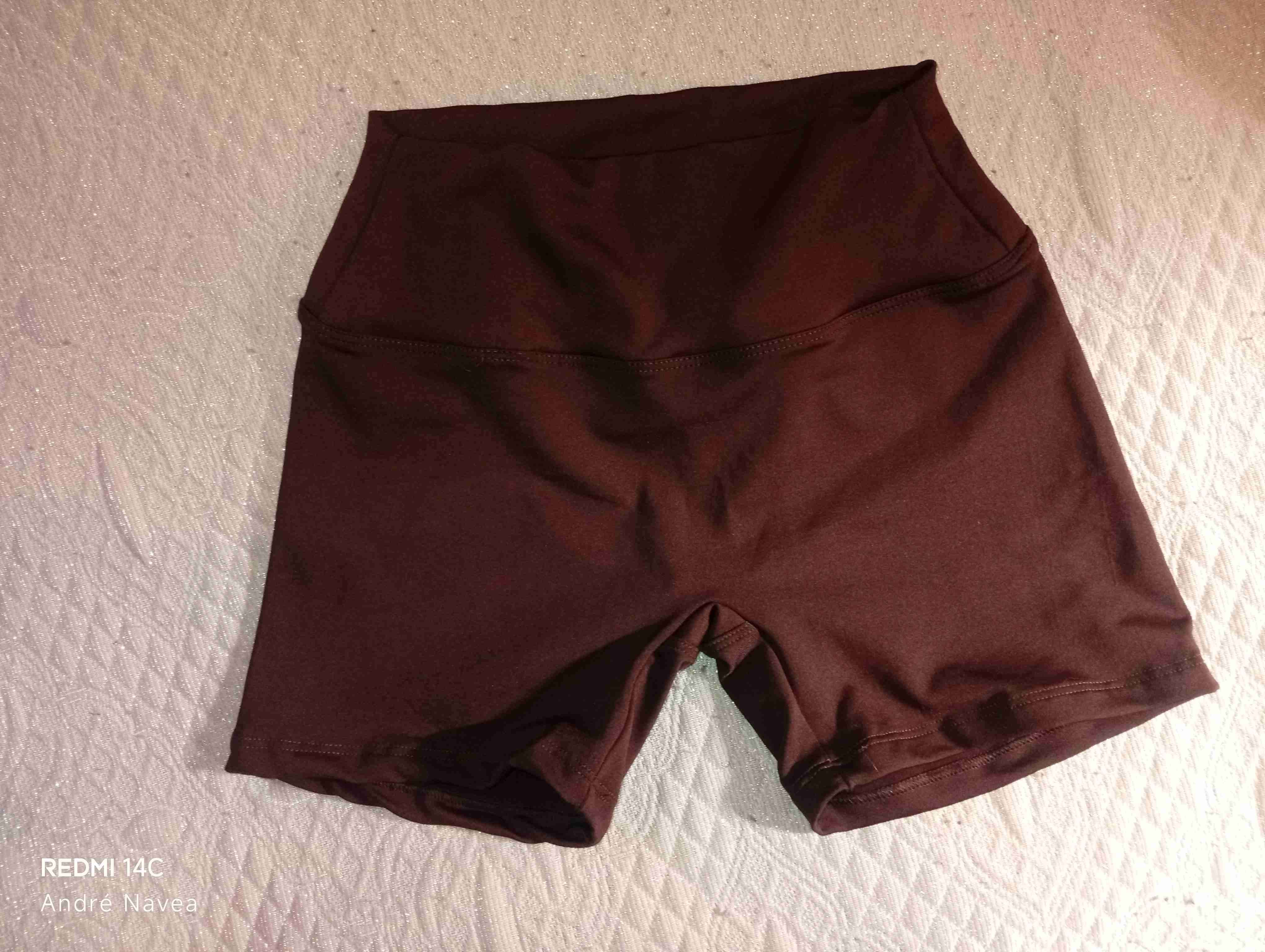 Shorts deportivos marrones