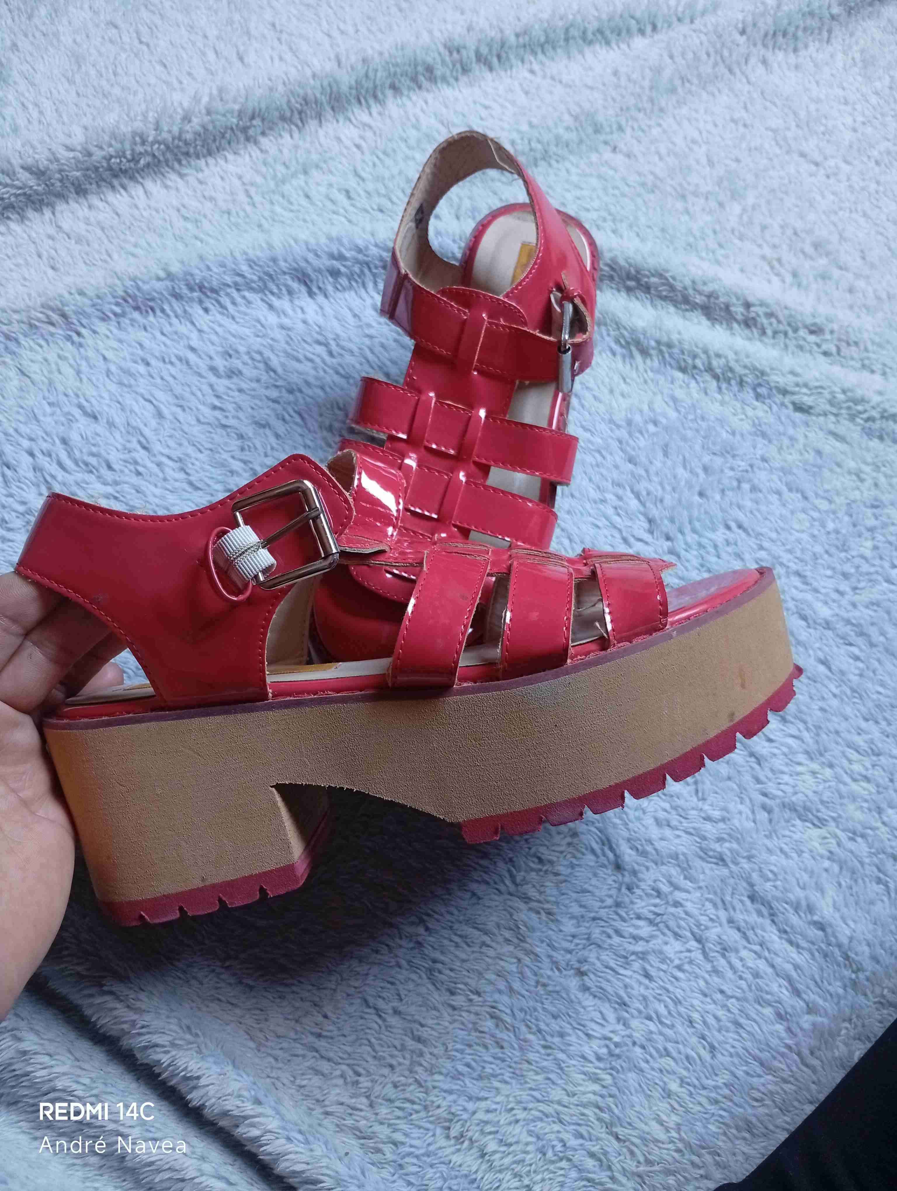 Sandalias de plataforma rojas - miniatura 2