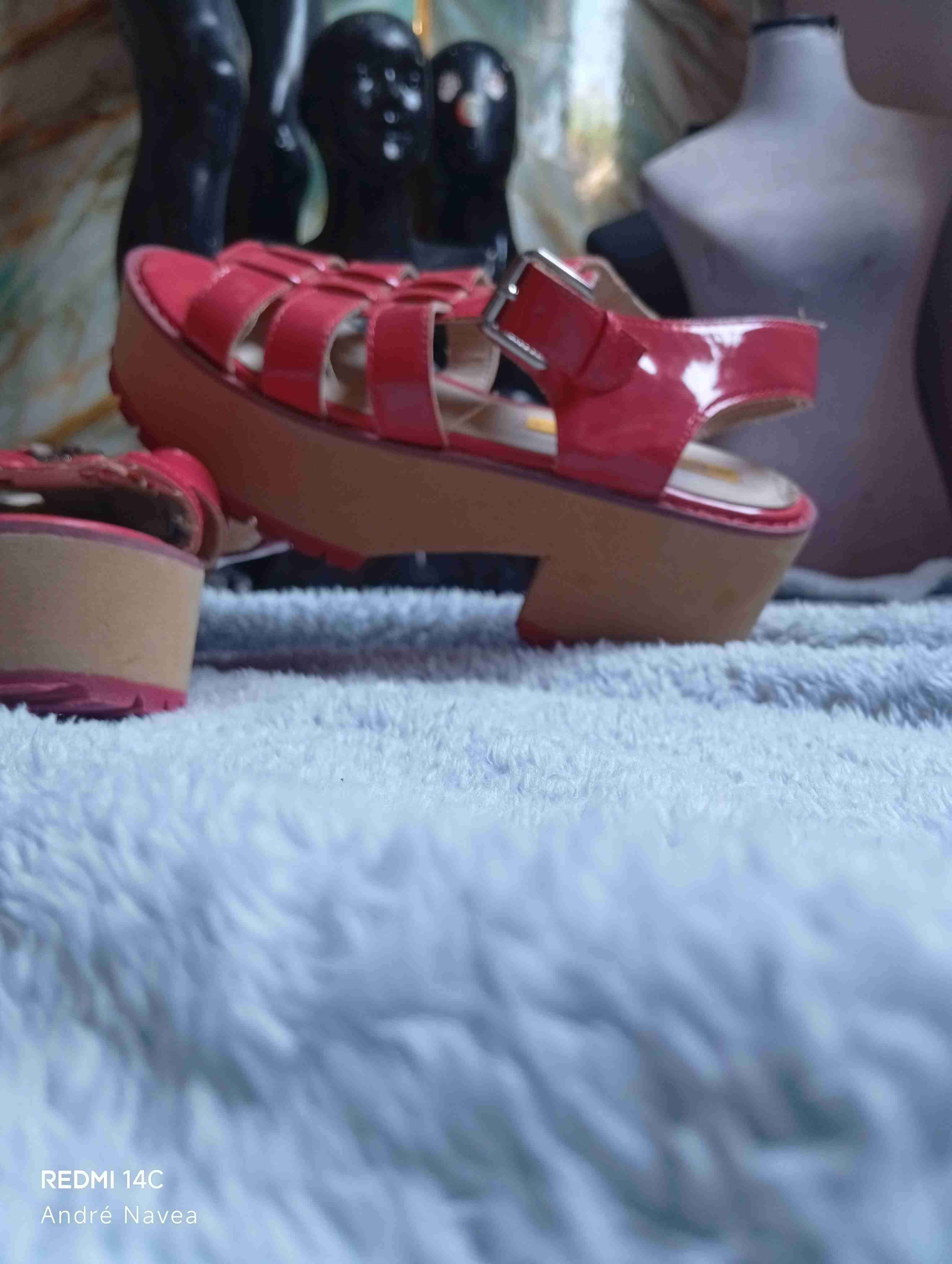 Sandalias de plataforma rojas - miniatura 3