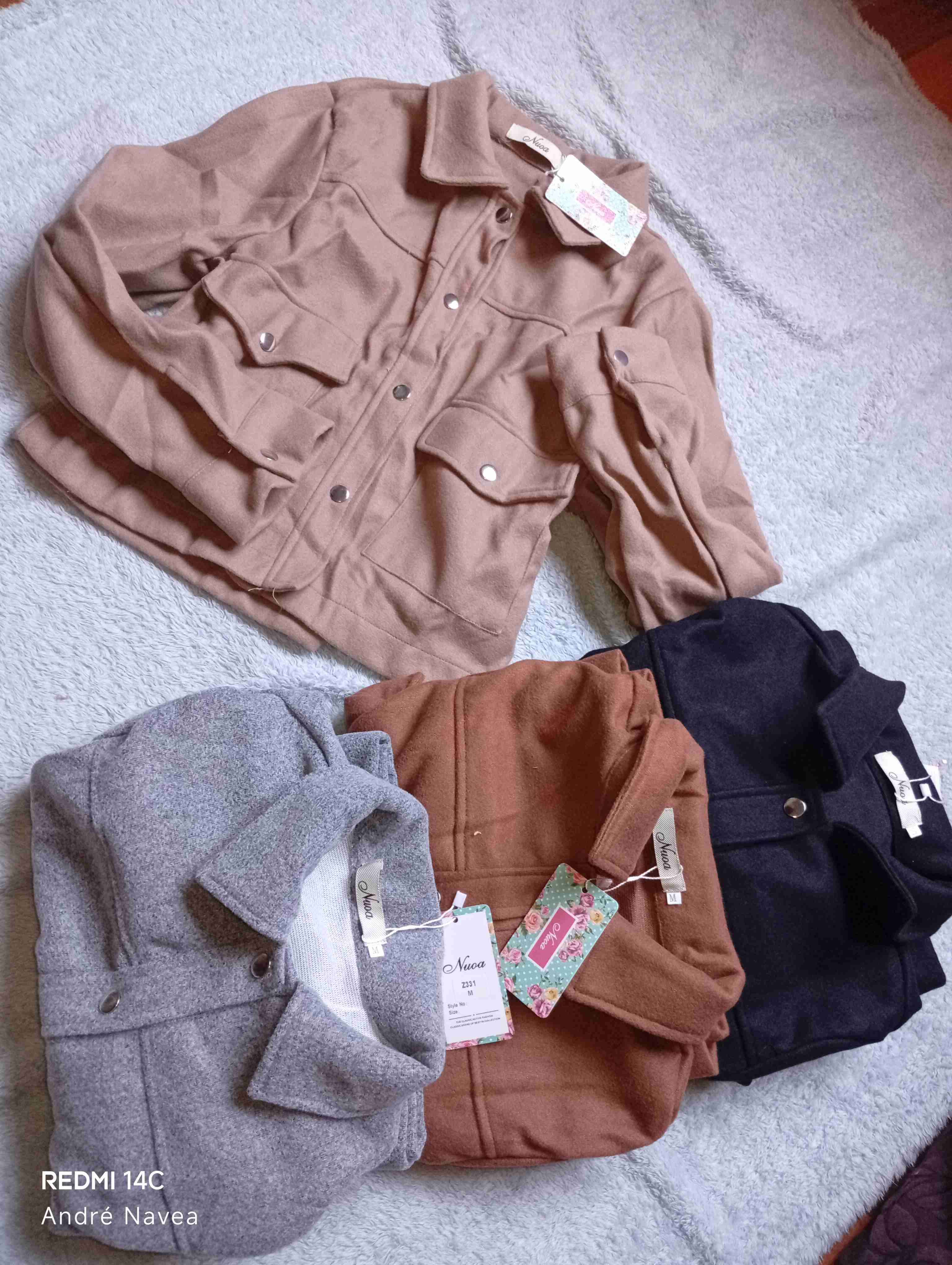 Chaqueta corta beige nueva - miniatura 2