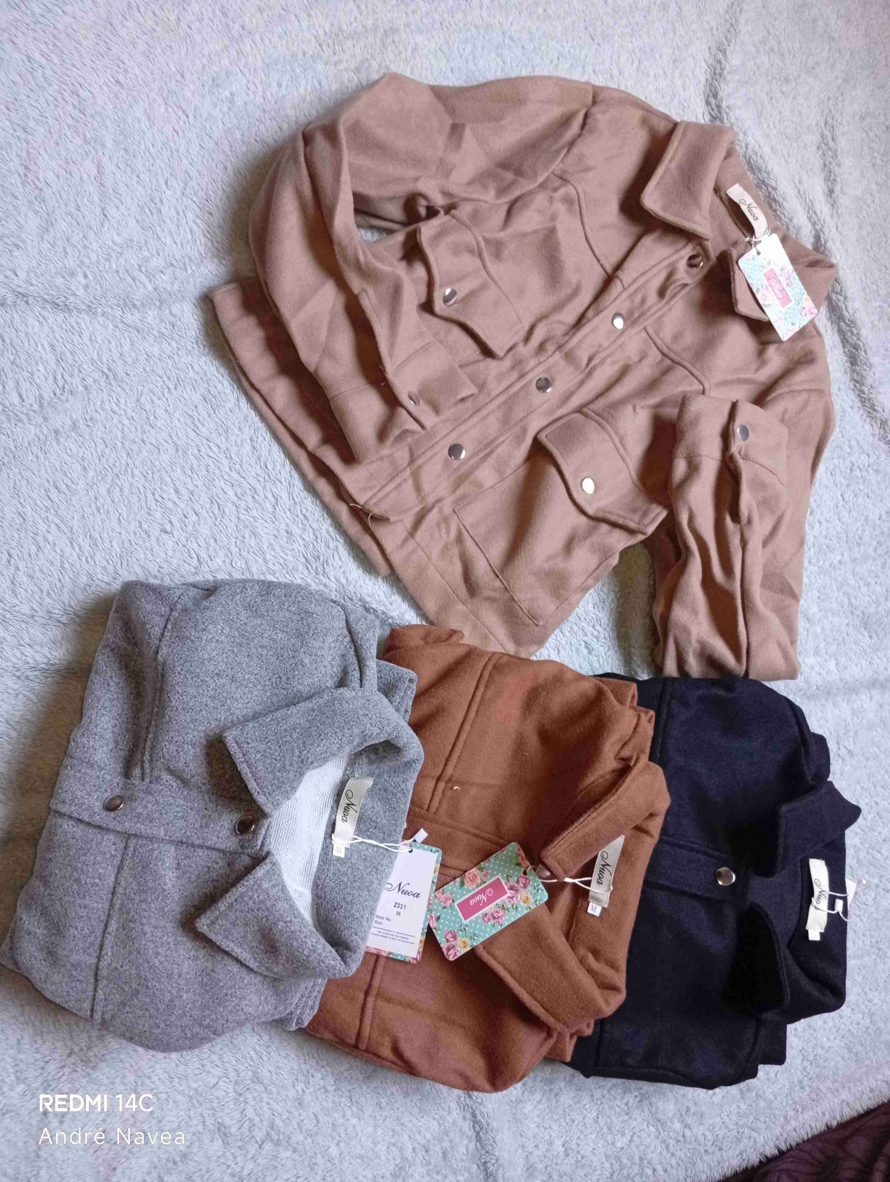 Chaqueta corta beige nueva - miniatura 3