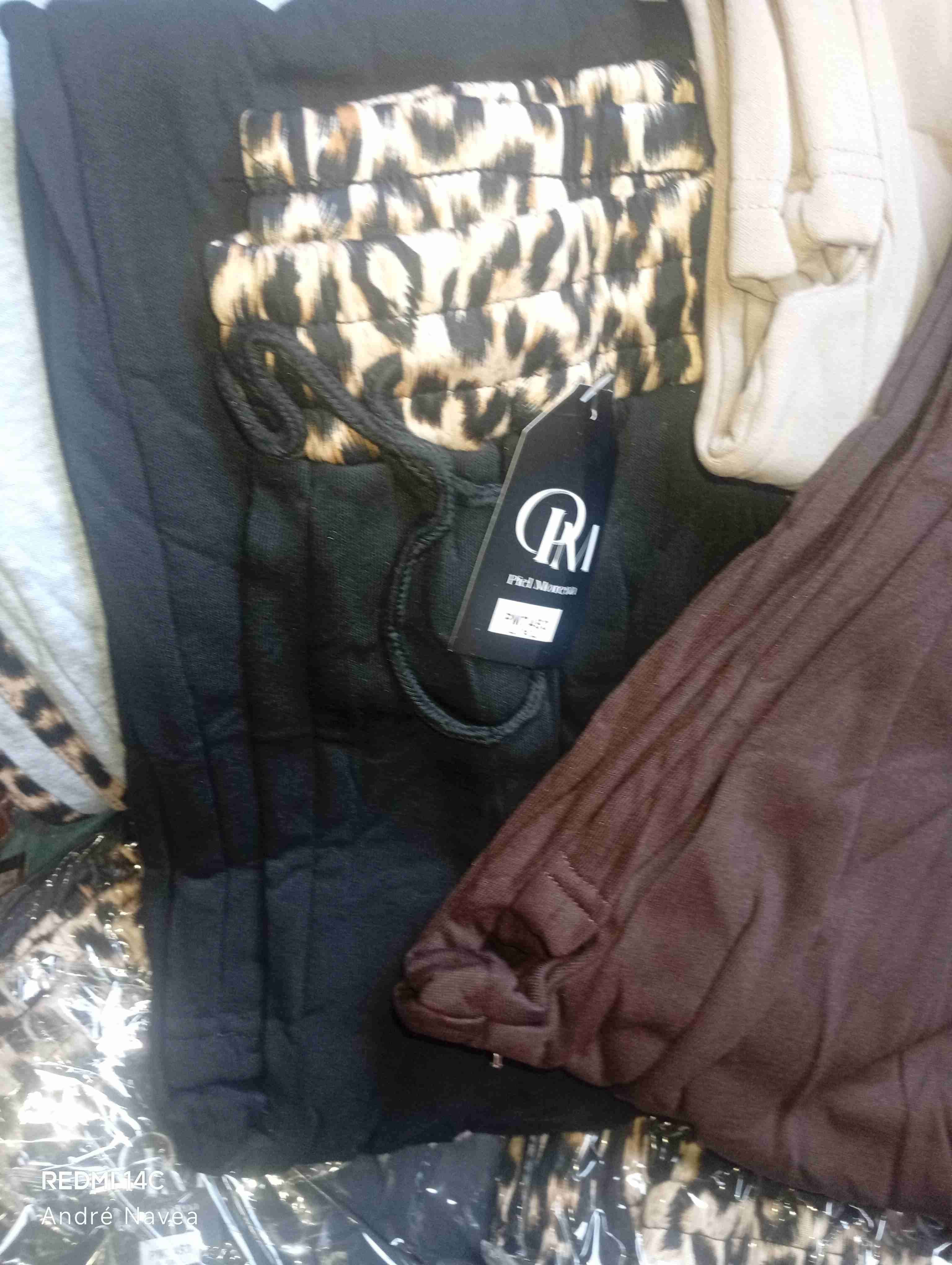 Joggers beige con detalle animal print - miniatura 3