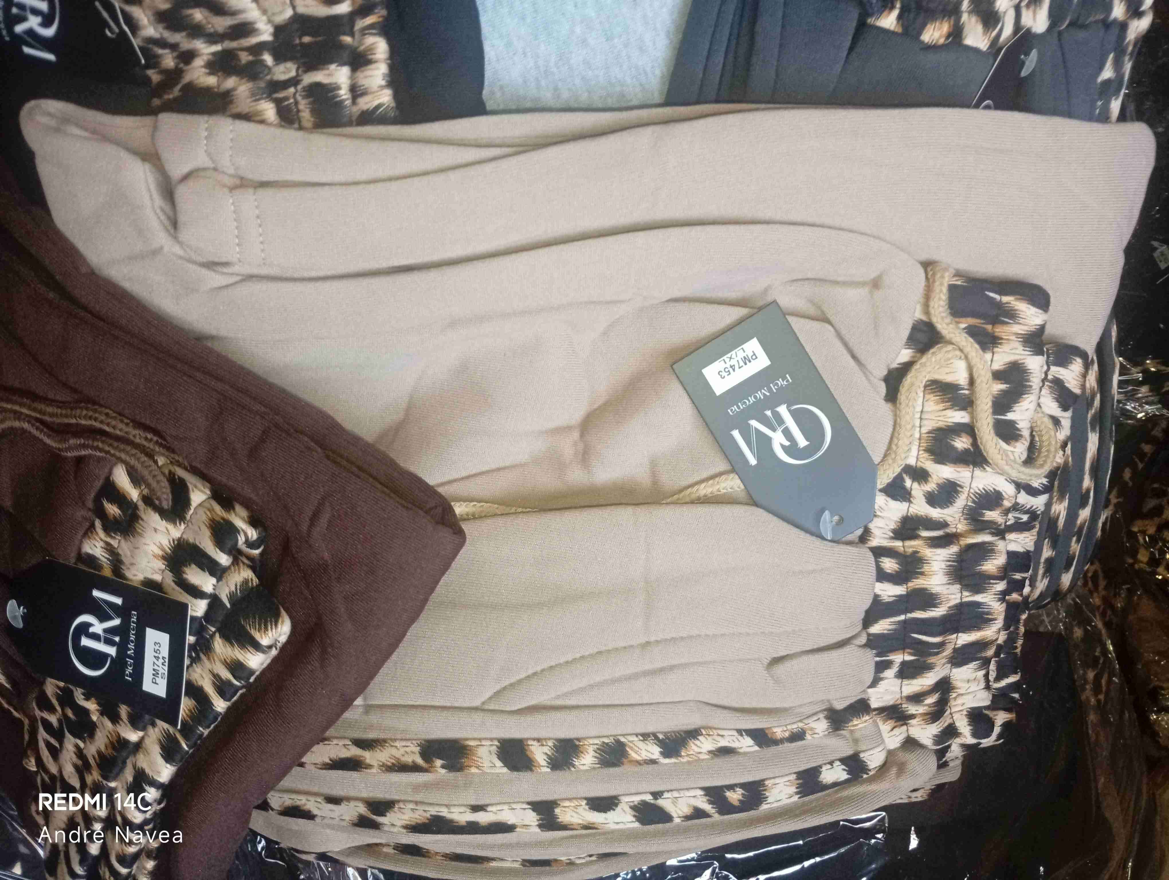 Joggers beige con detalle animal print - miniatura 4