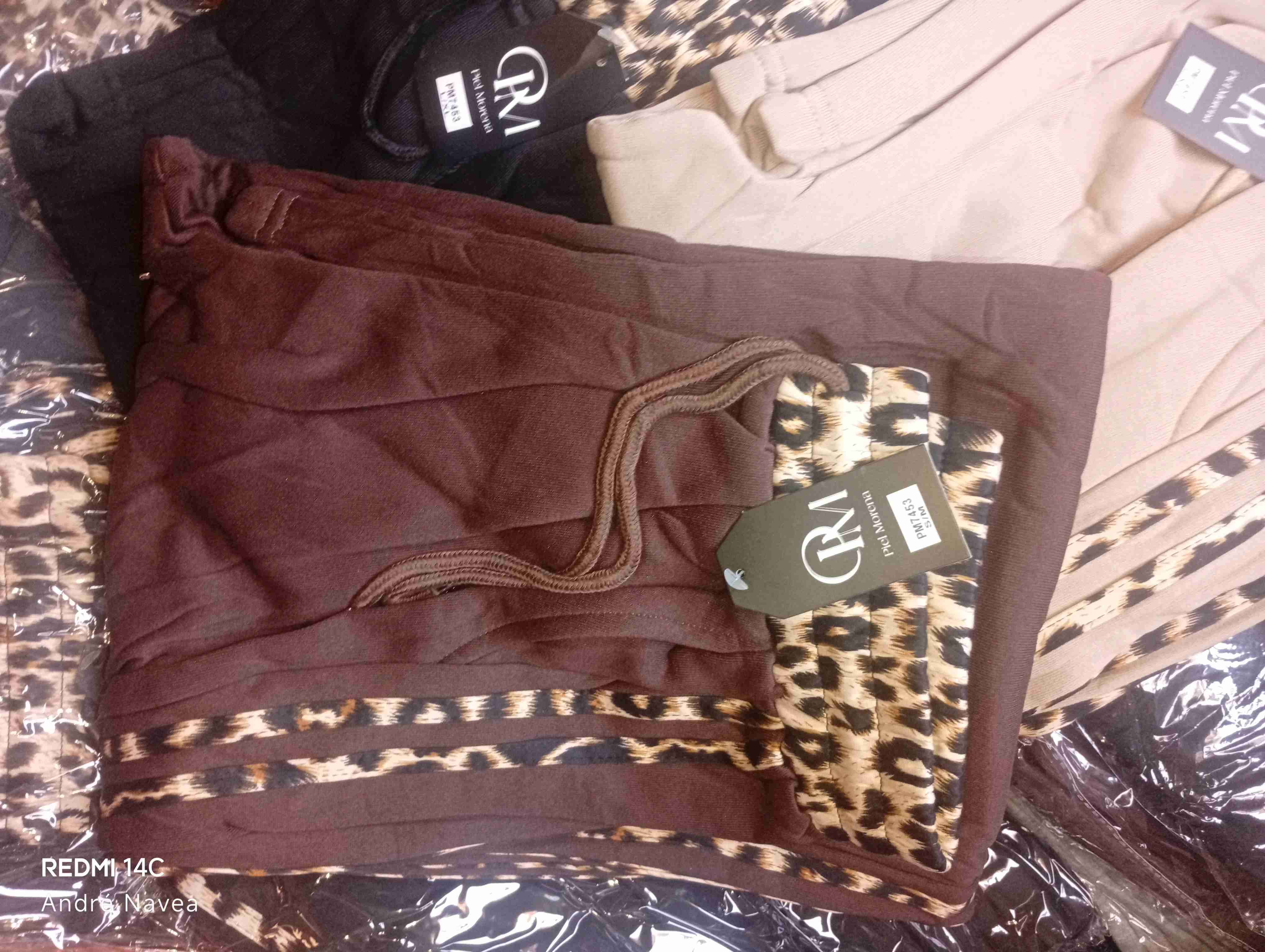 Joggers beige con detalle animal print - miniatura 5