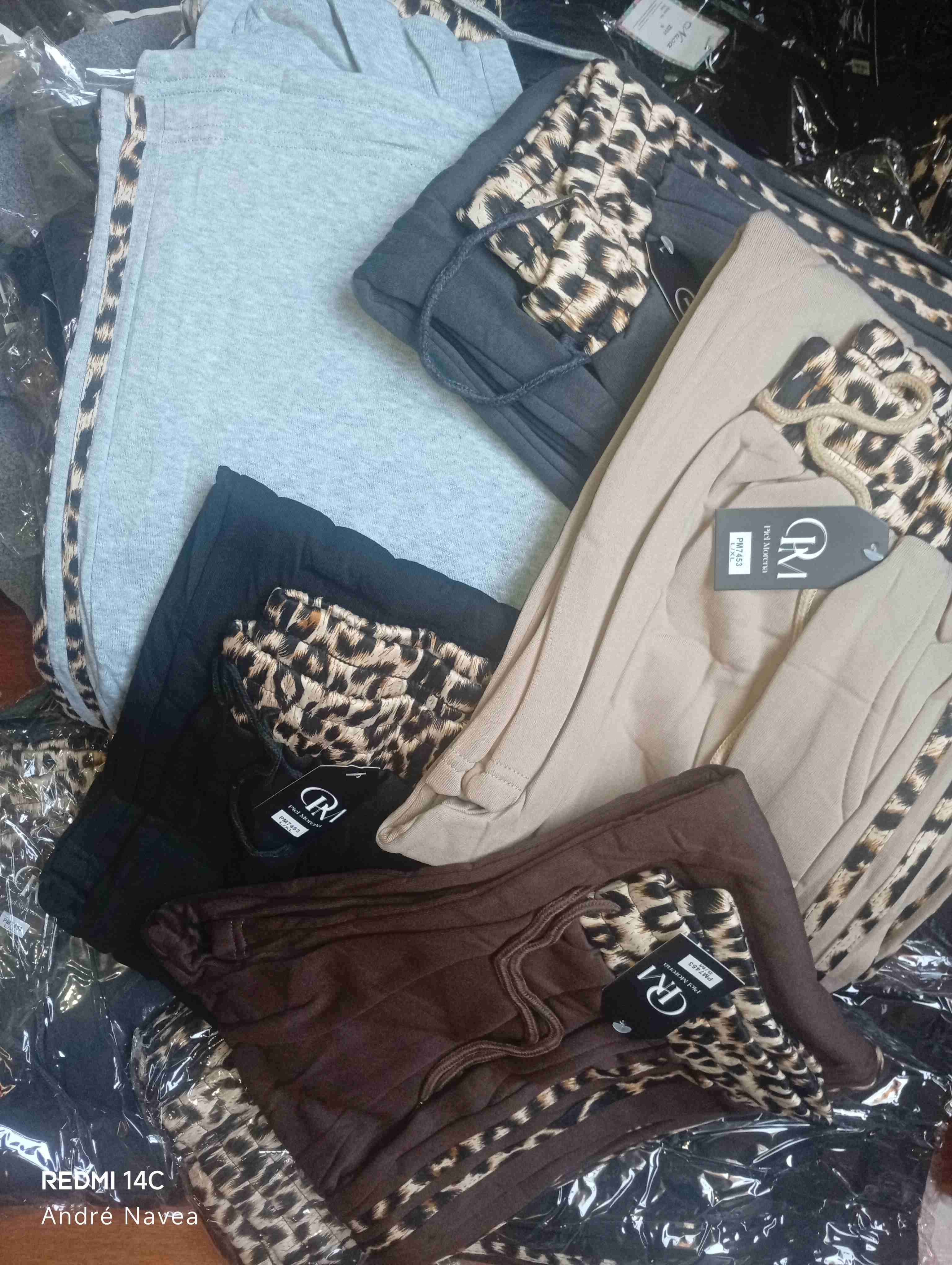 Joggers beige con detalle animal print - miniatura 6