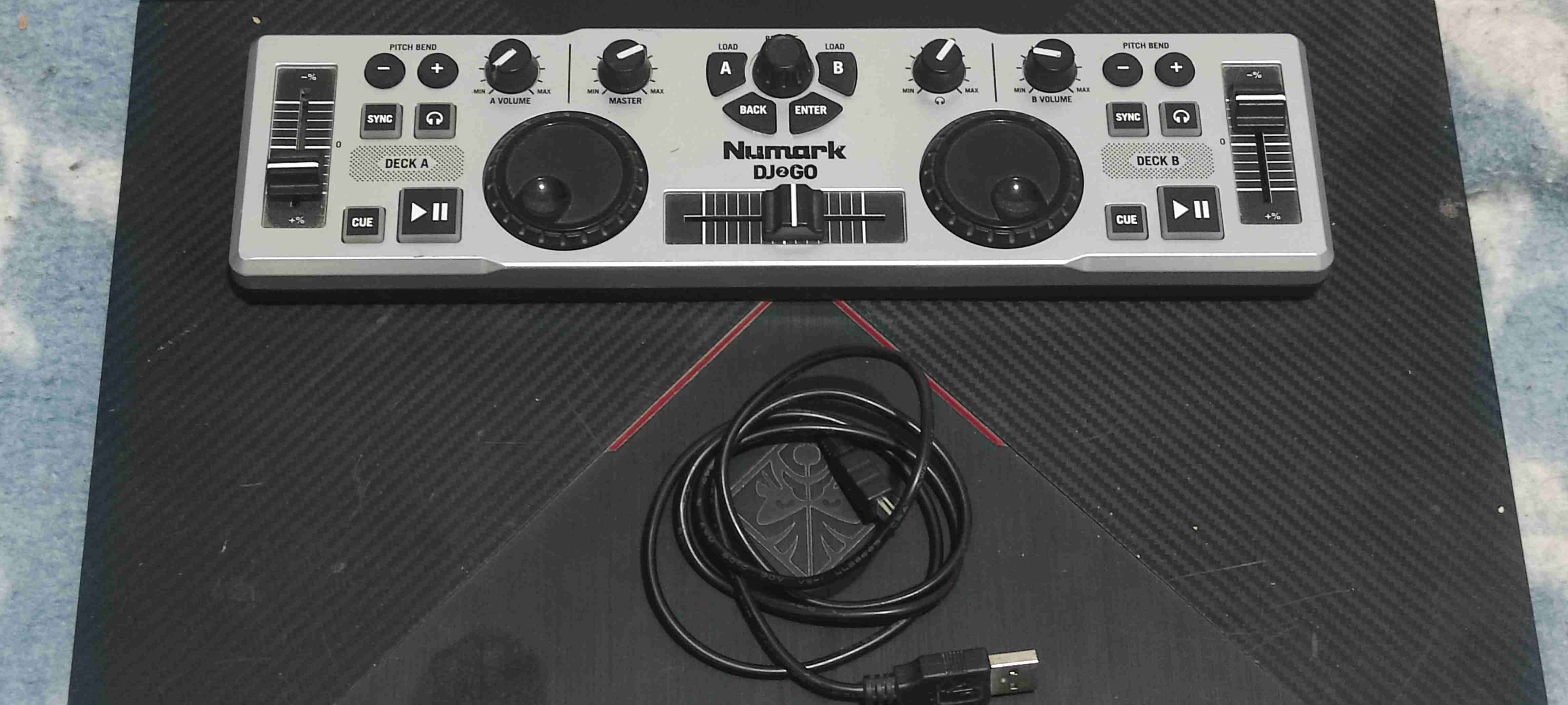 Controlador DJ Numark DJ2GO
