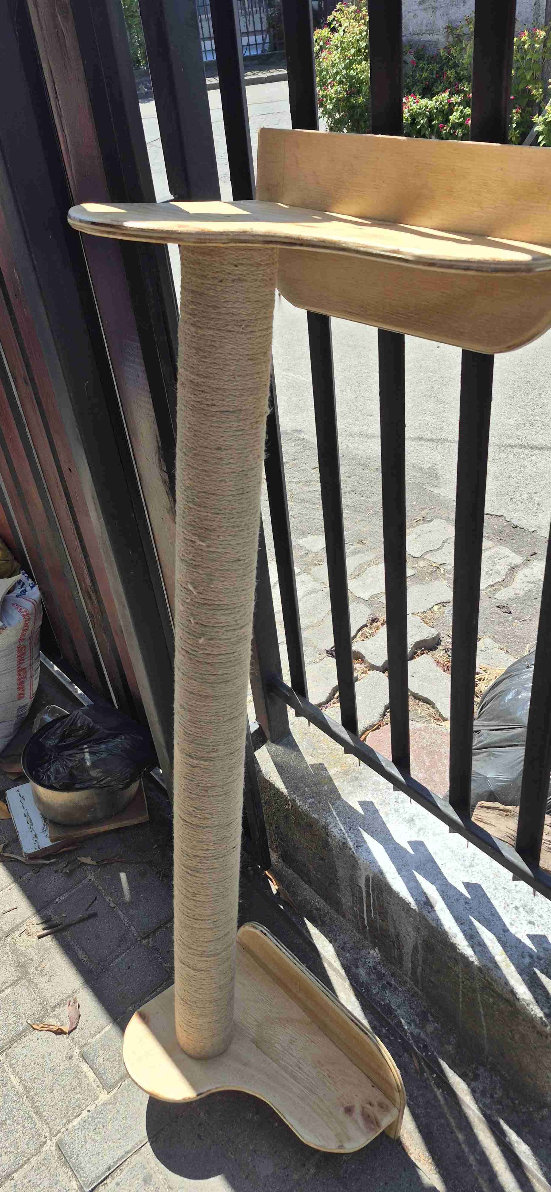 Rascador para gatos con plataformas pared. Gatific - miniatura 5