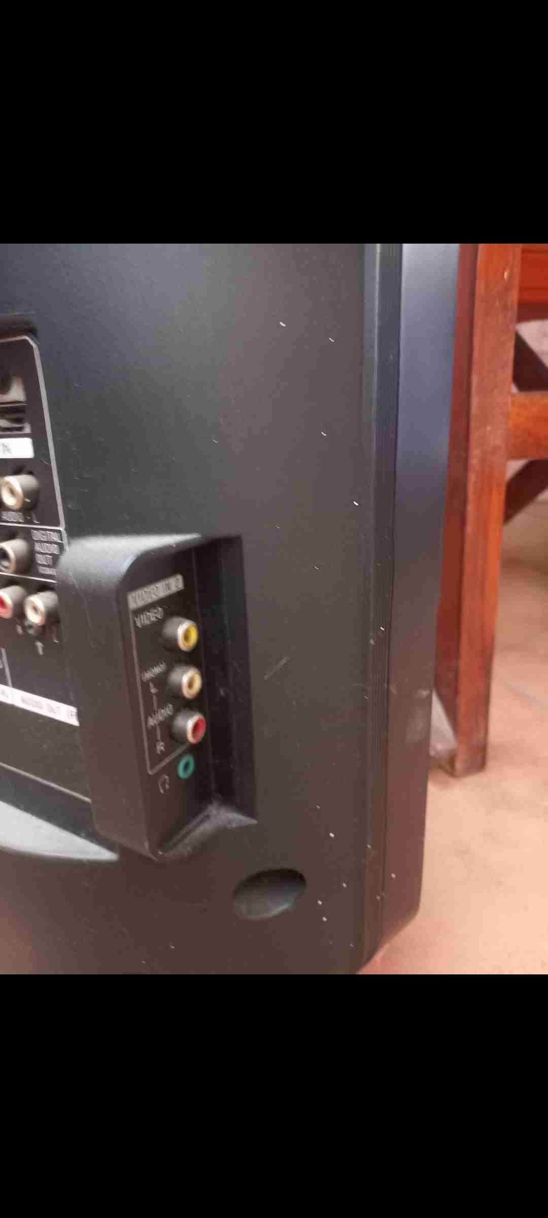 TV LCD antiguo sony bravia 40" con detalles - miniatura 3