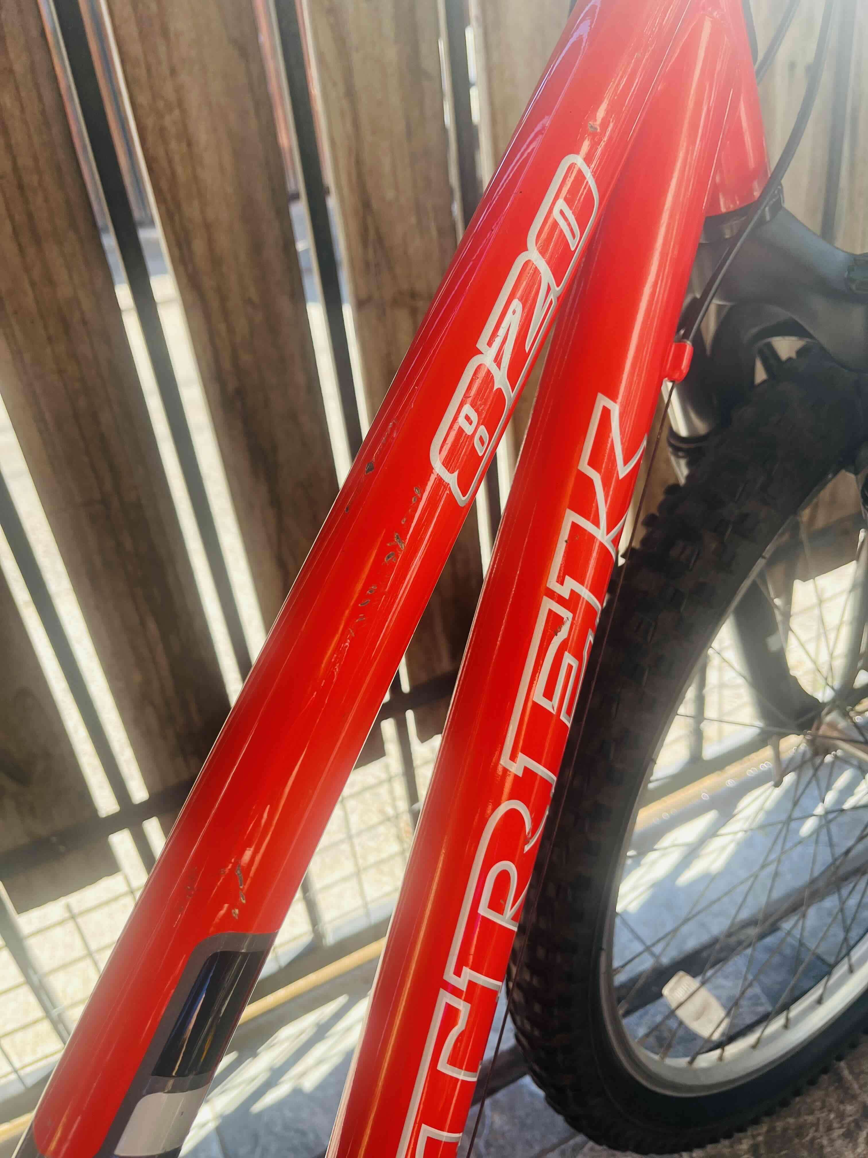 Bicicleta Trek MTB roja - miniatura 4