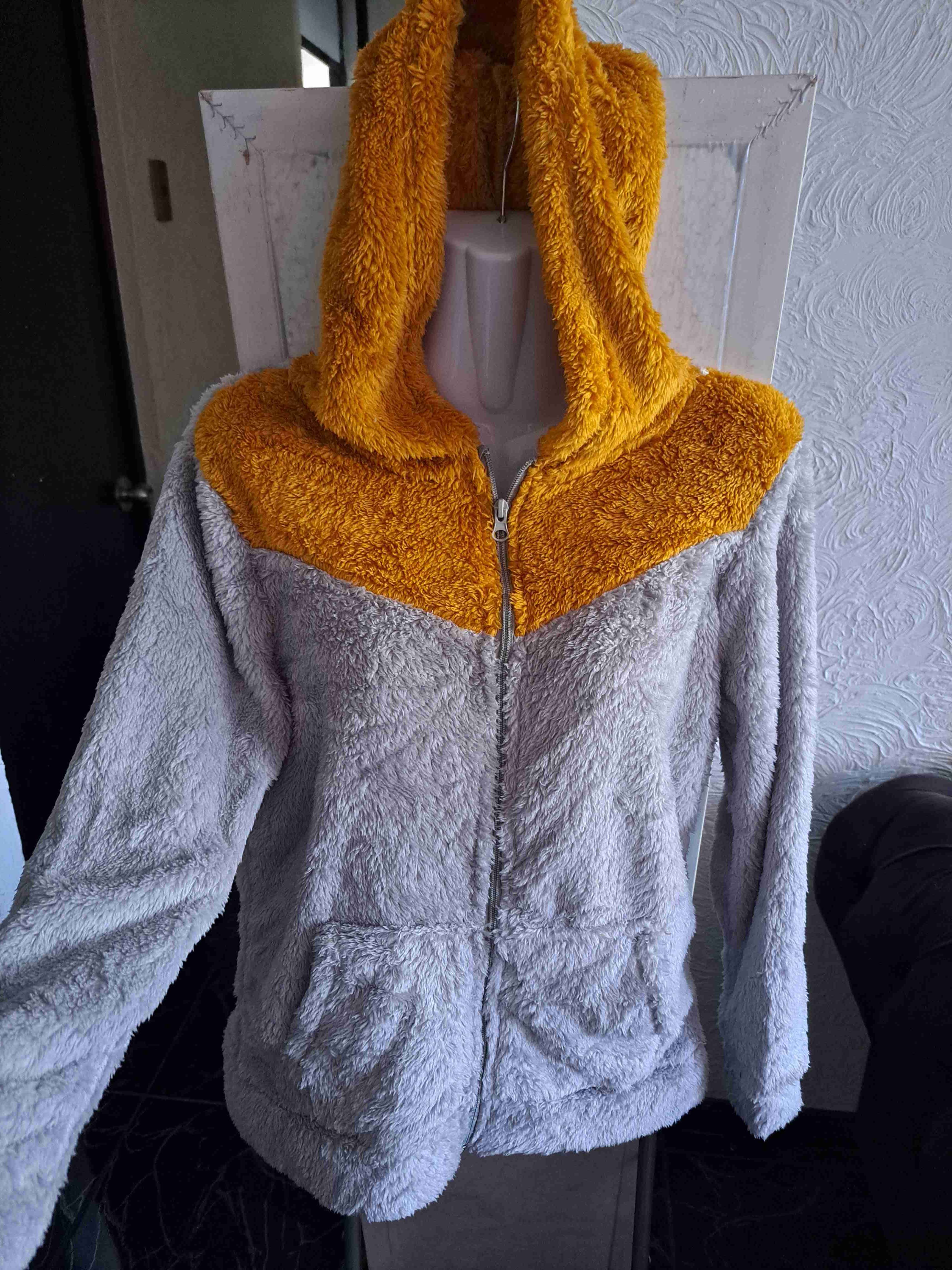 Chaqueta con capucha bicolor