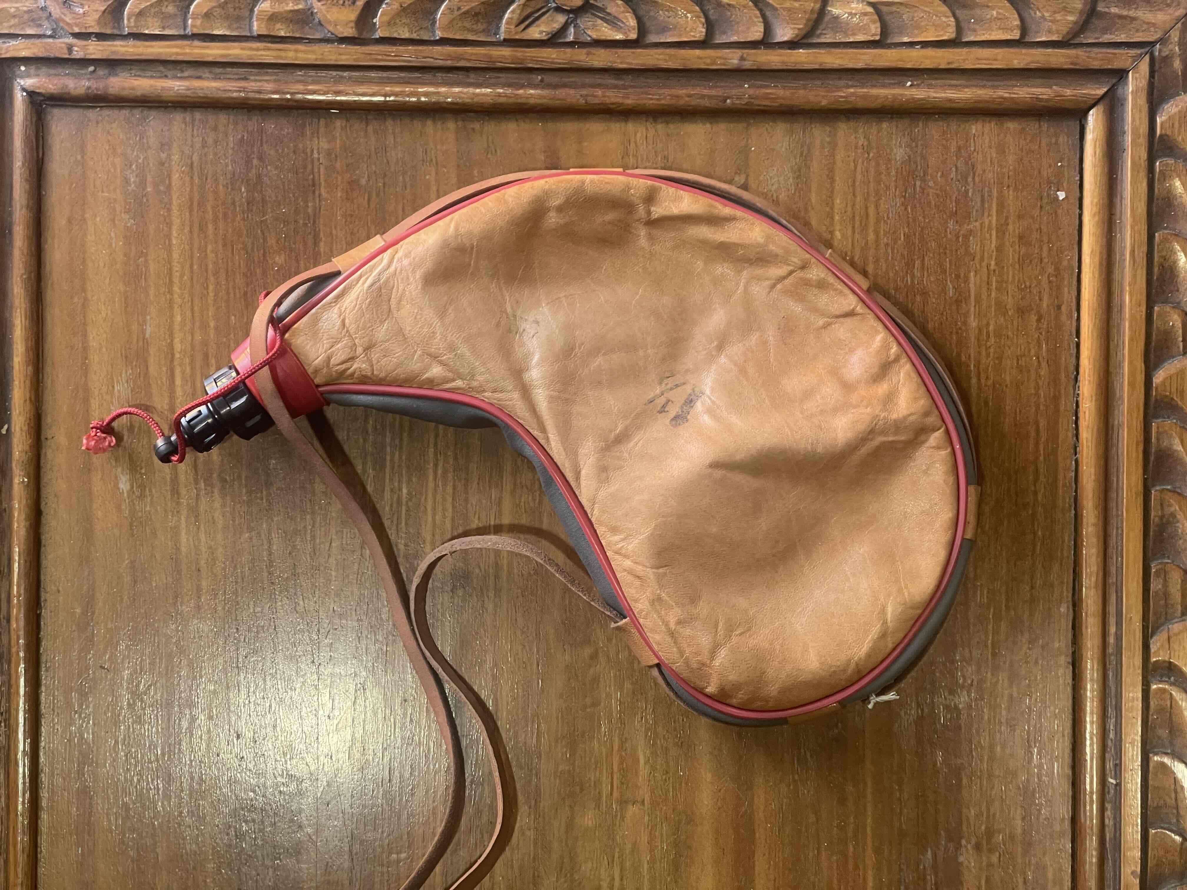 Botella de cuero clásico