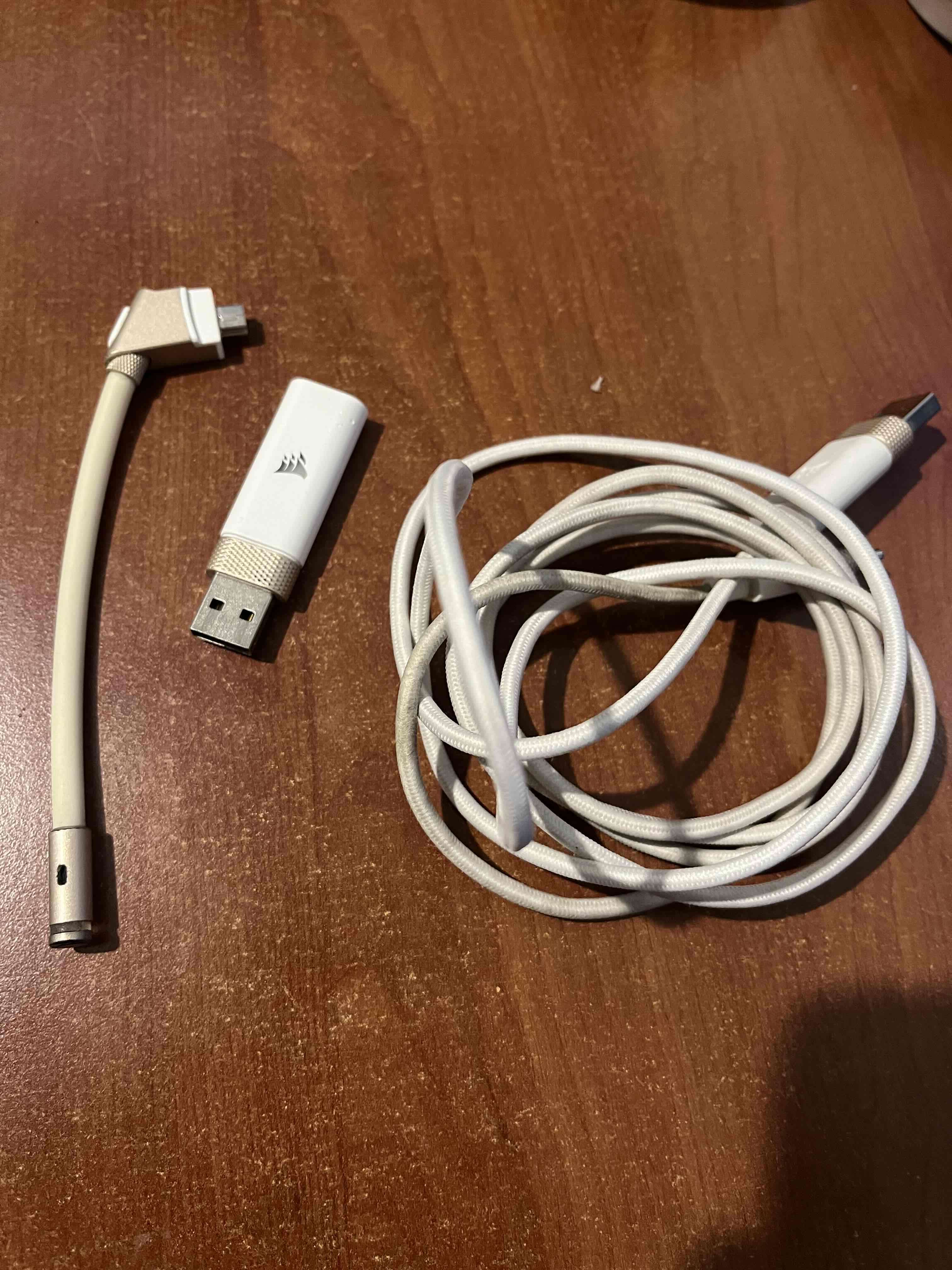 Audífonos gamer Corsair Virtuoso RGB - miniatura 2