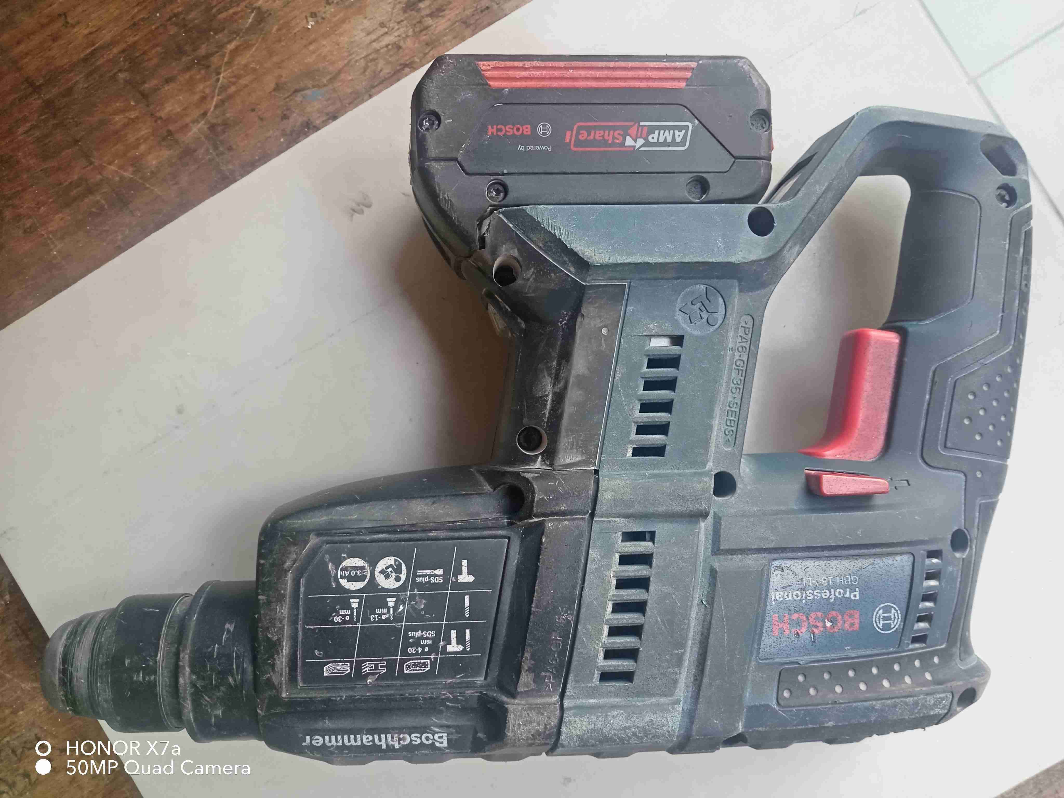 Taladro percutor Bosch 18V - miniatura 2