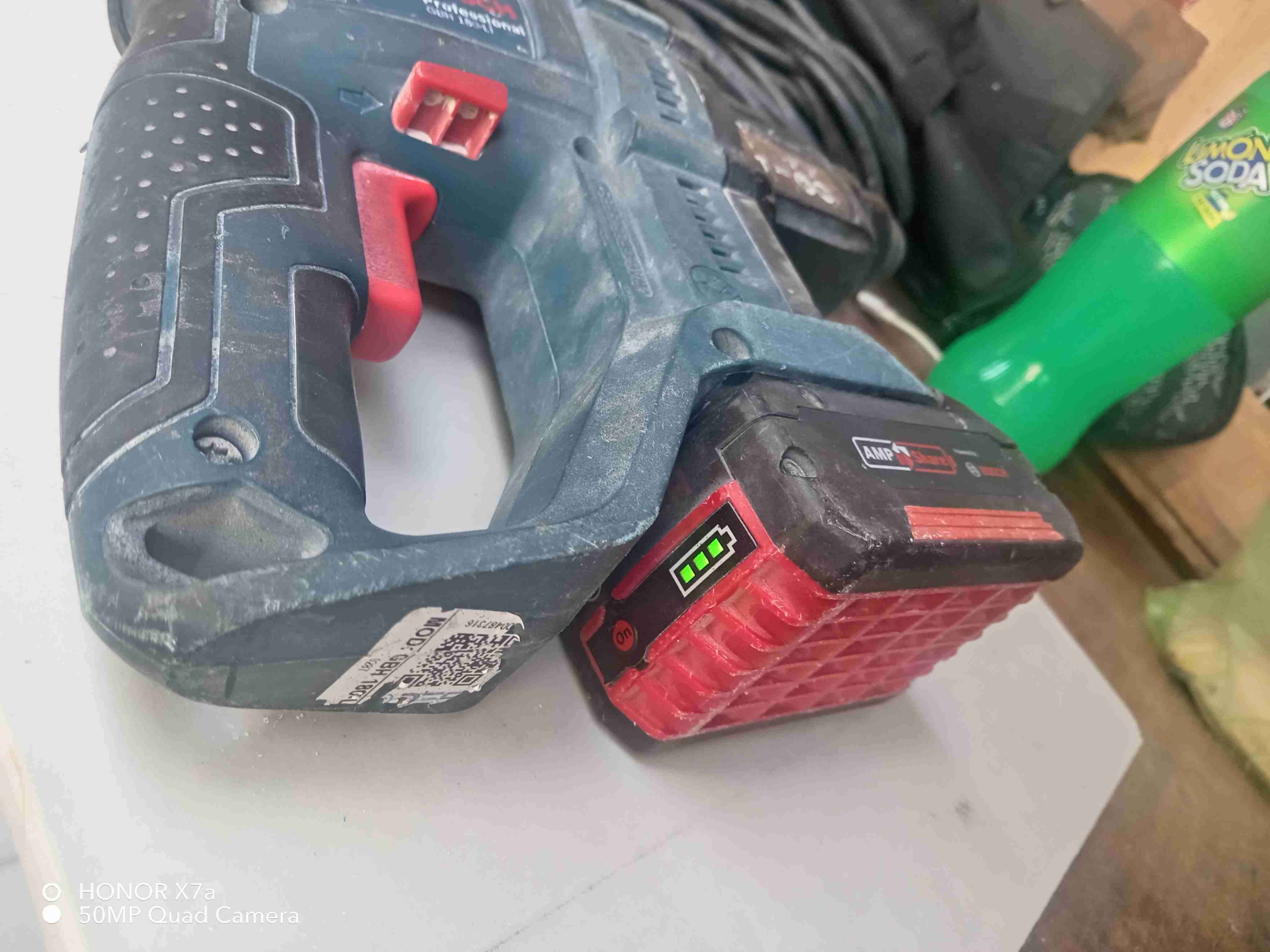 Taladro percutor Bosch 18V - miniatura 3