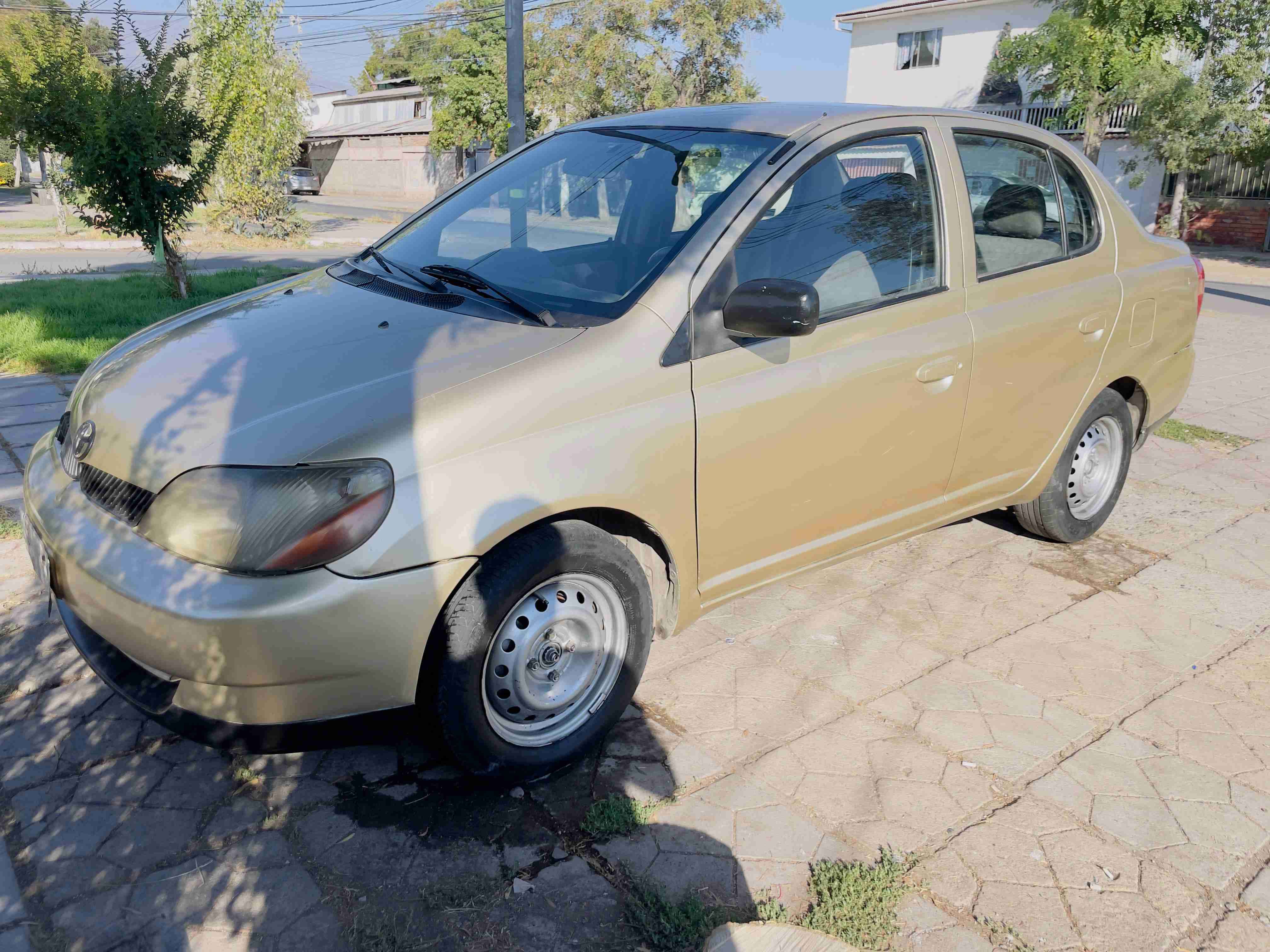 Auto Toyota yaris ecco 2002 - miniatura 3