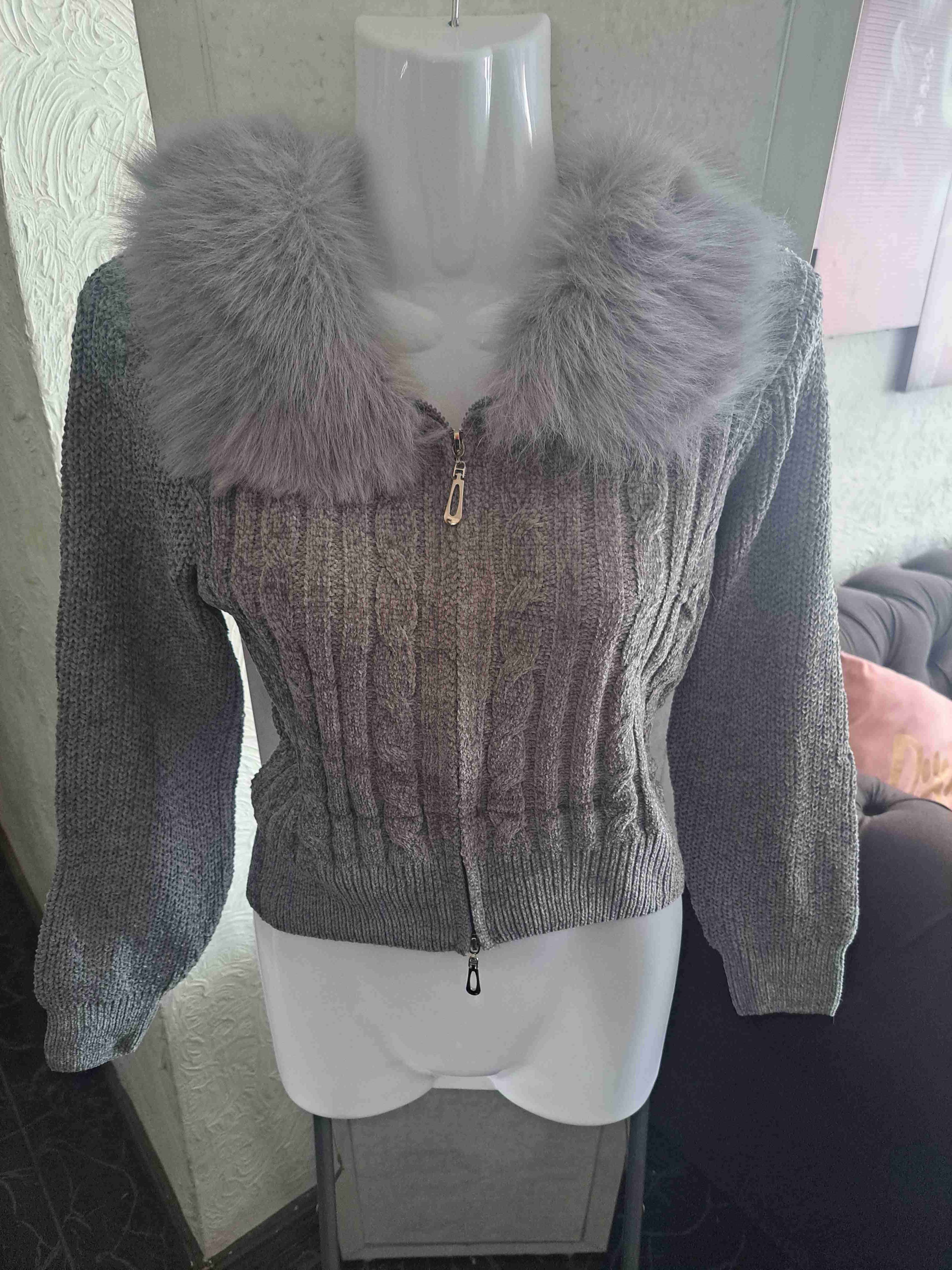 Suéter rosado con cuello de peluche - miniatura 3