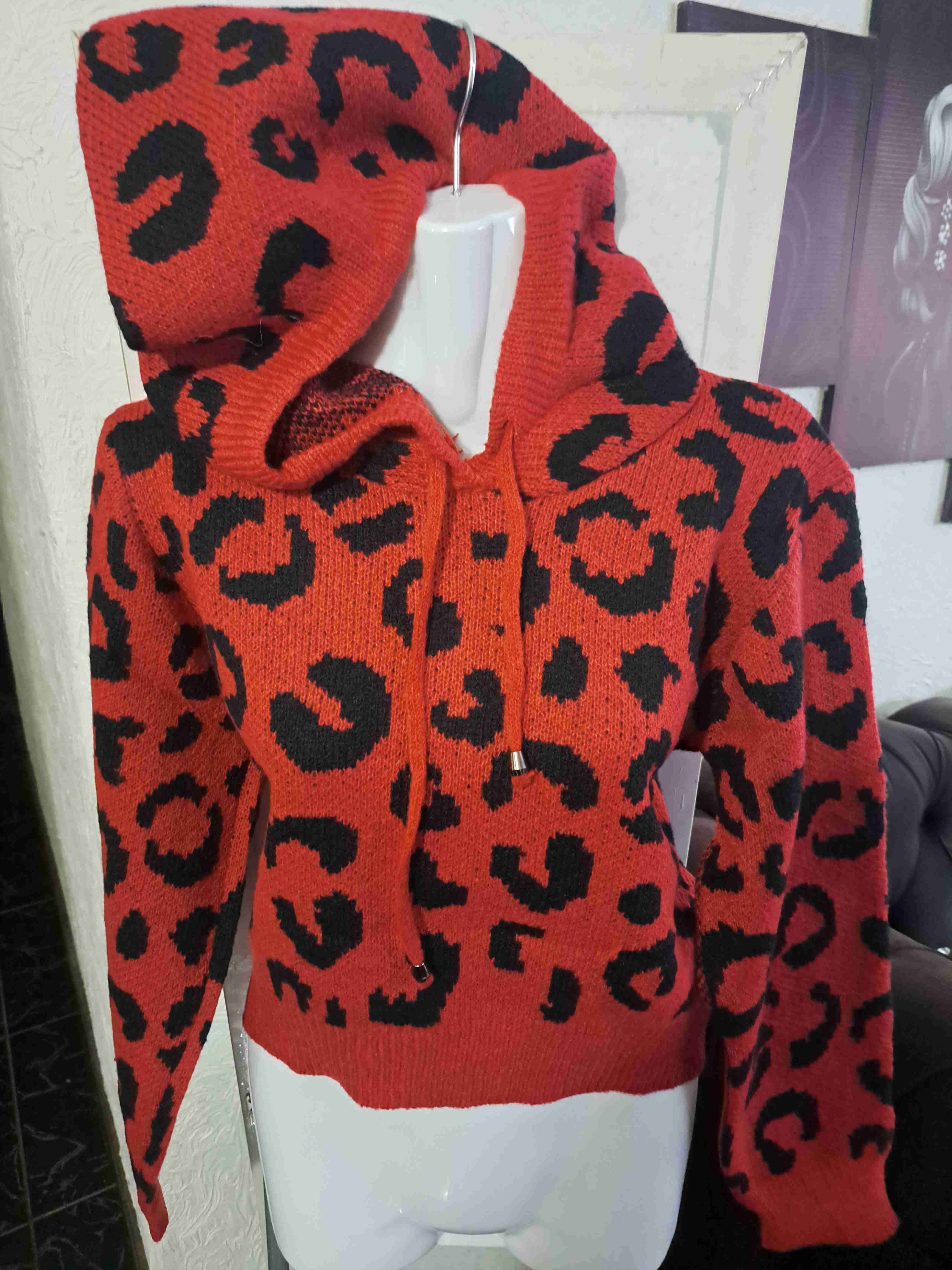 Chaleco rojo con estampado leopardo