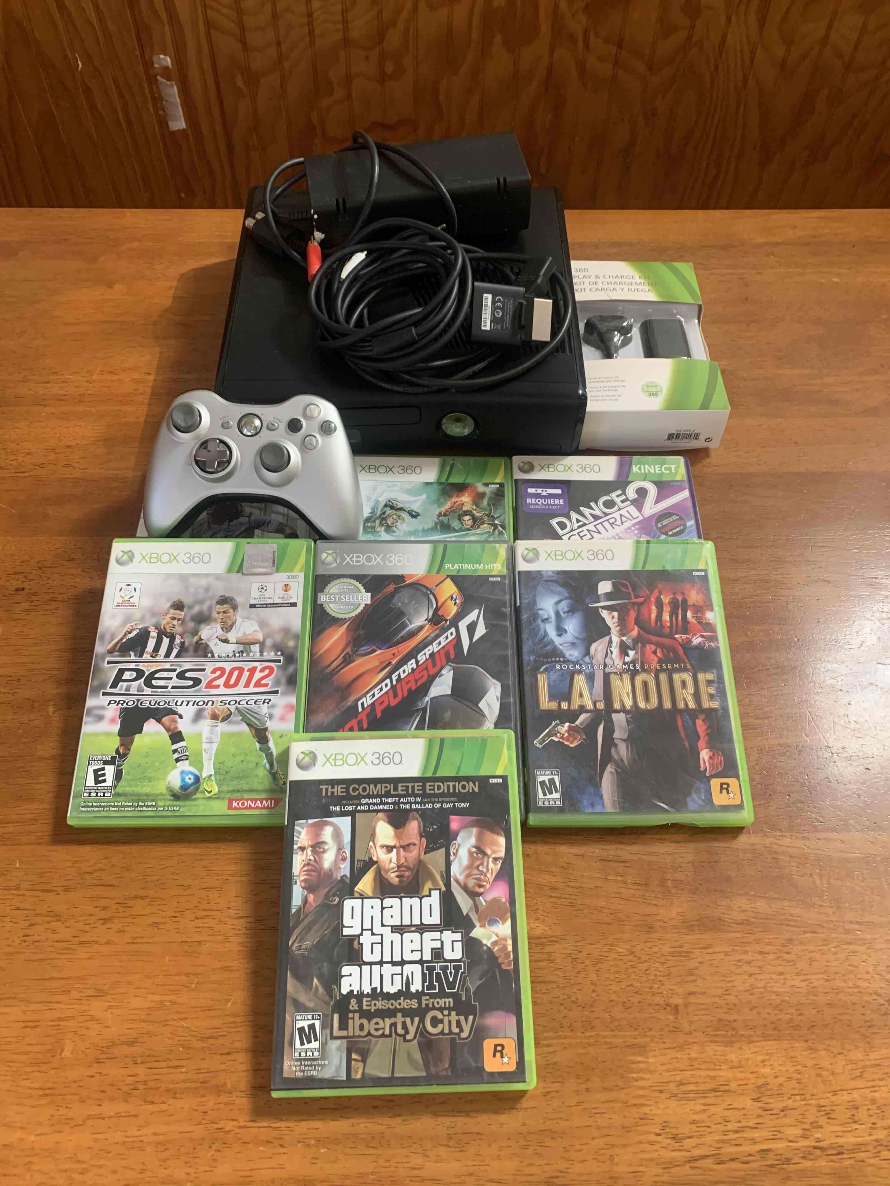 2 Consolas Xbox 360 con accesorios - miniatura 2