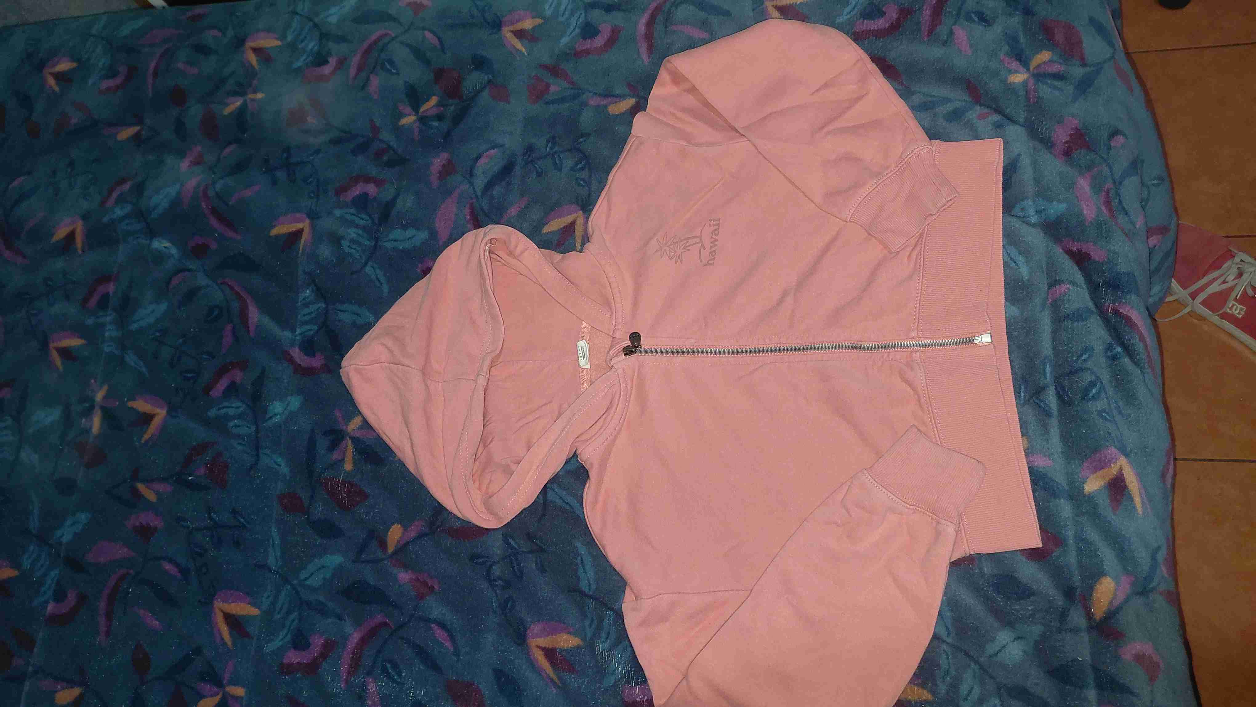 Chaqueta peluda rosada con capucha - miniatura 5