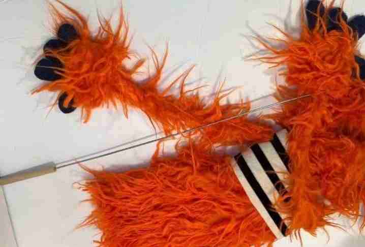 Títere de mano con varilla original nuevo - miniatura 2