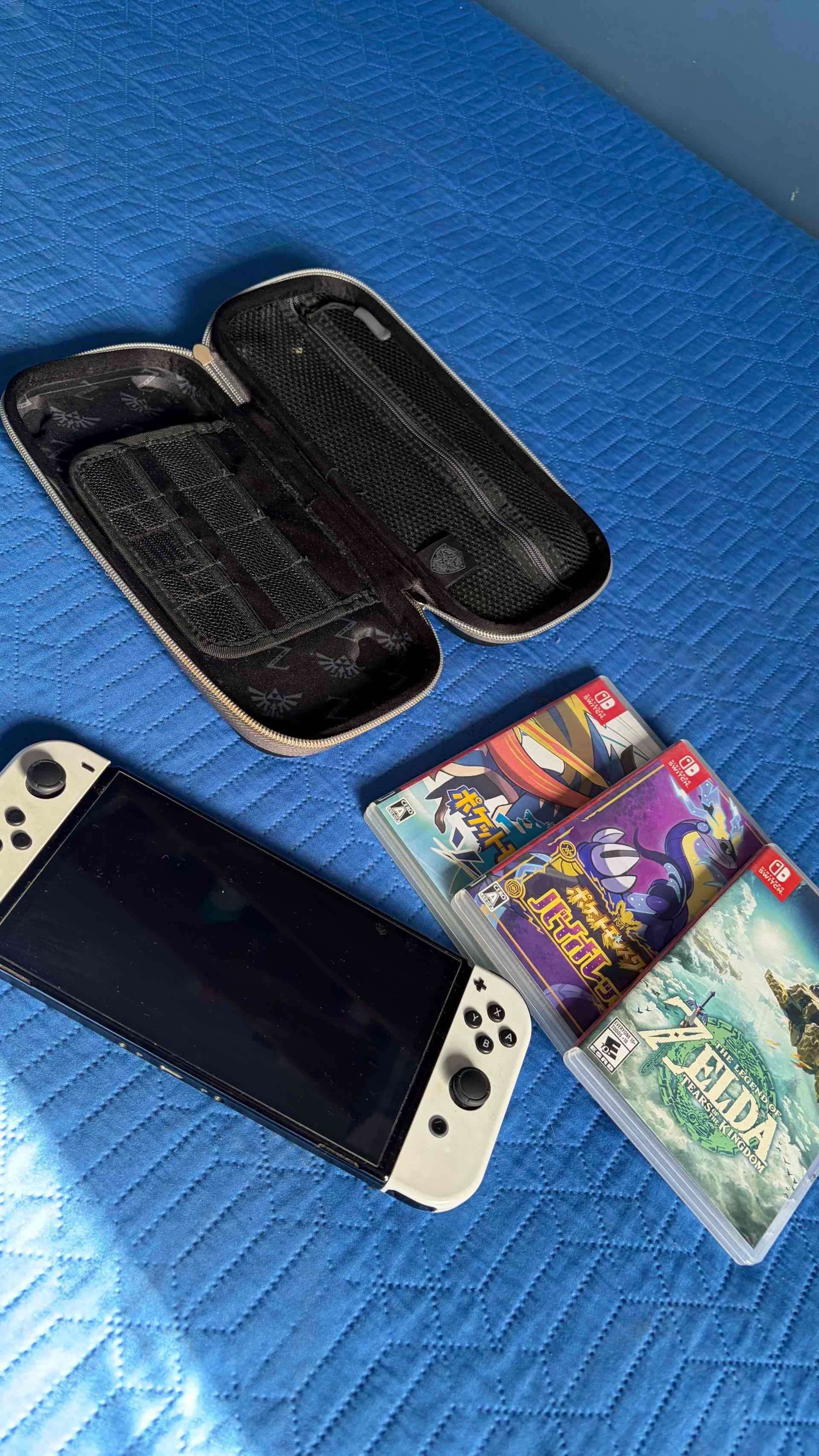 Nintendo Switch con 3  juegos incluidos, funda