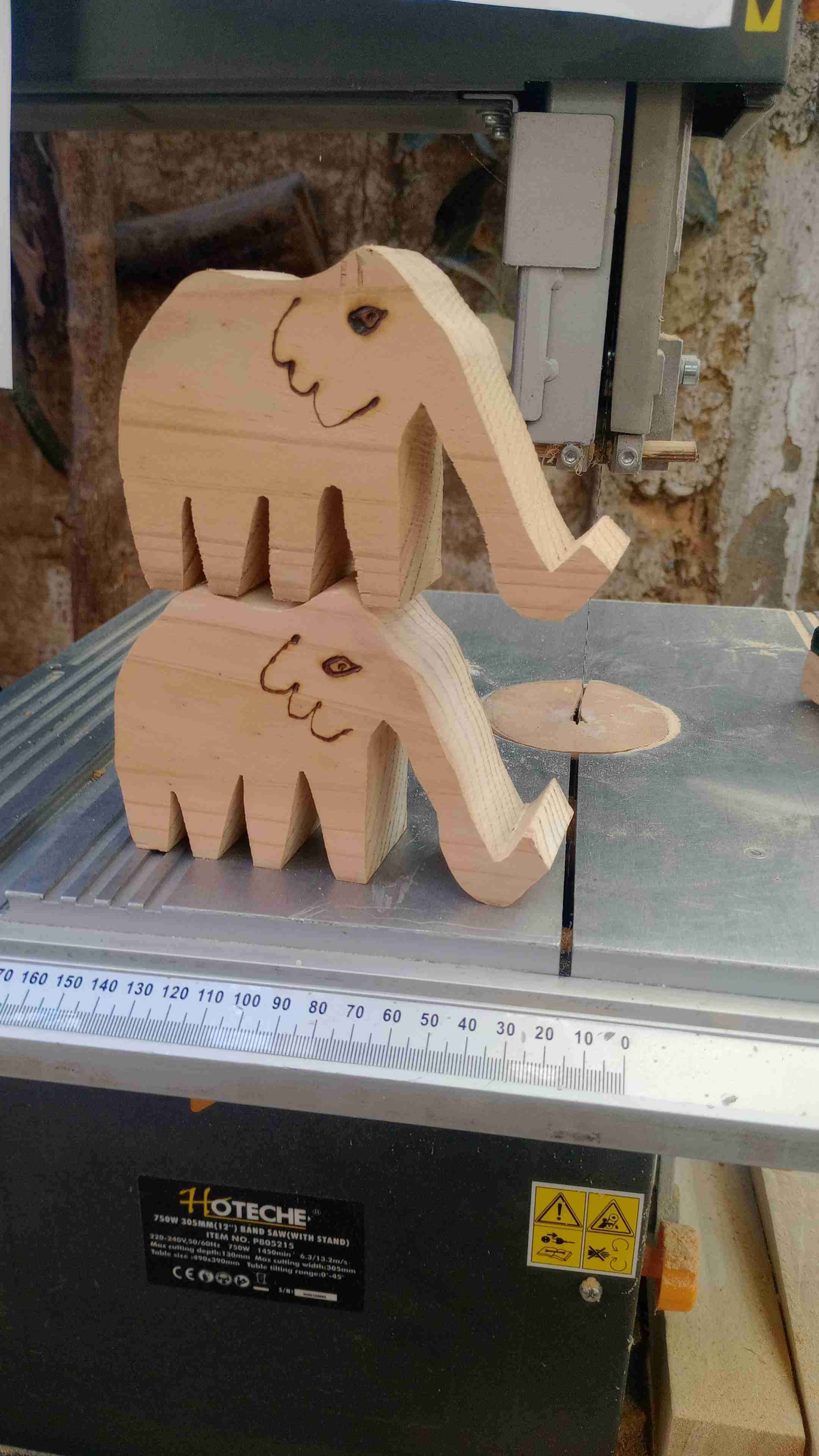 Elefantes decorativos de madera