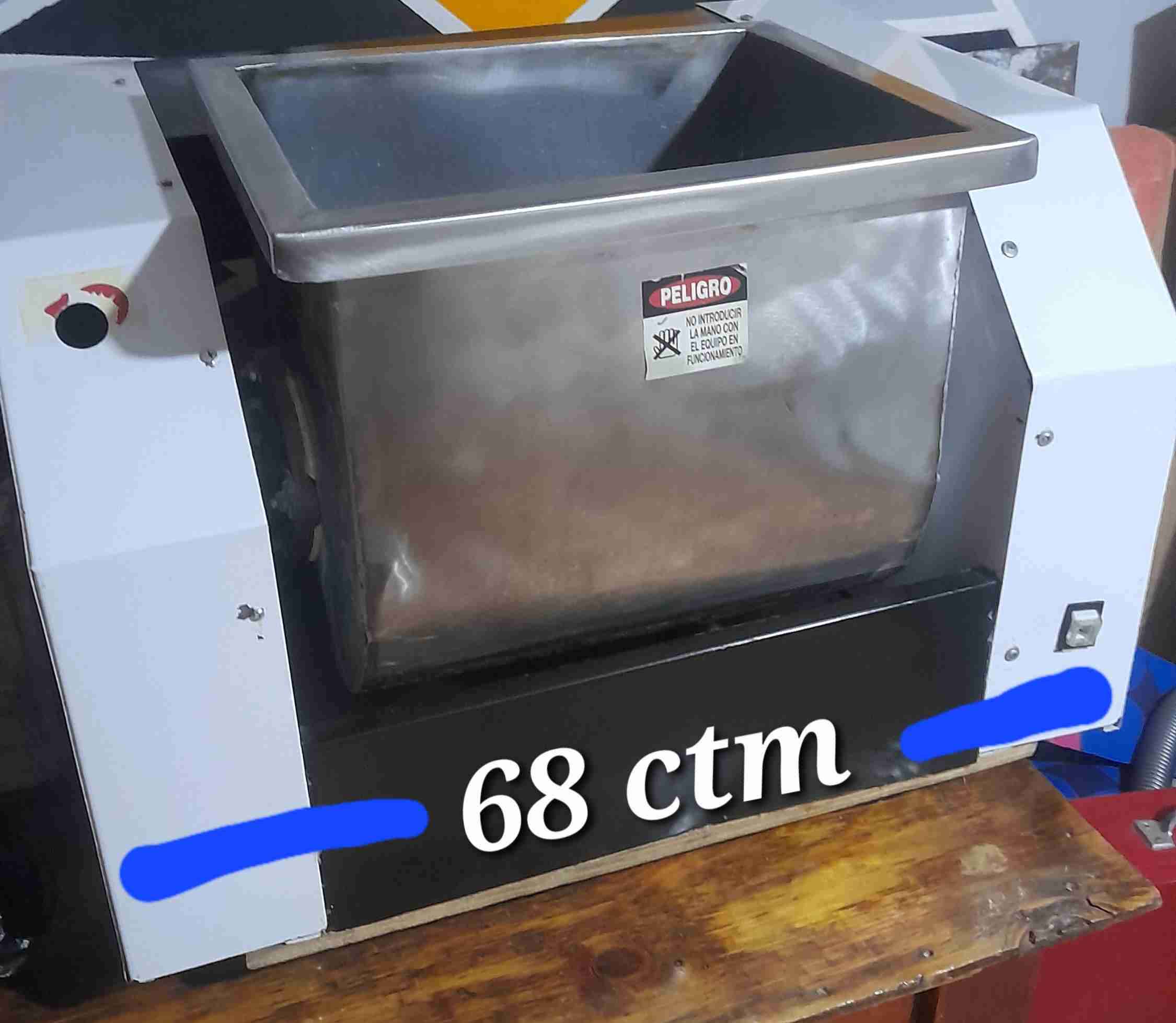 Amasadora industrial 68cm