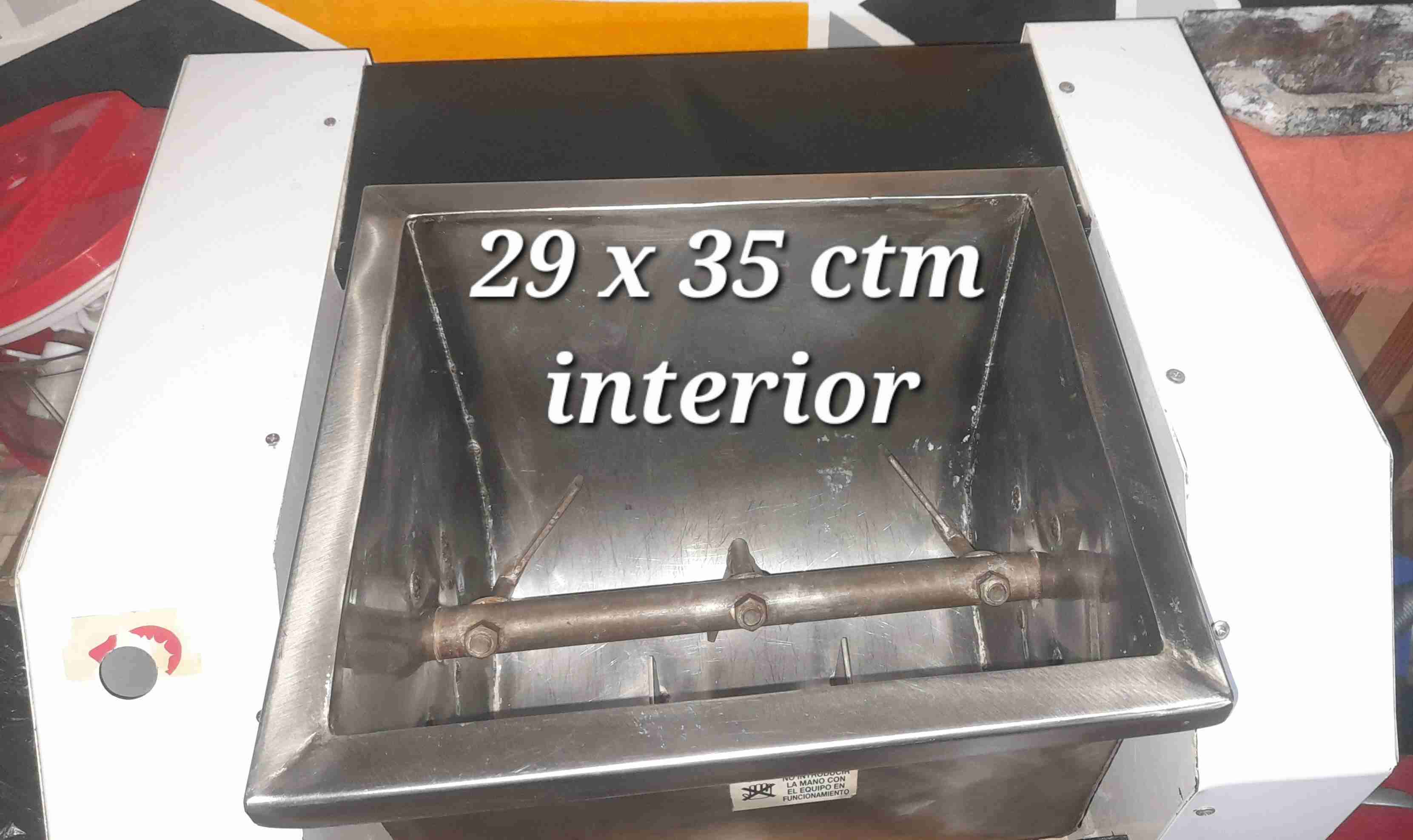 Amasadora industrial 68cm - miniatura 3